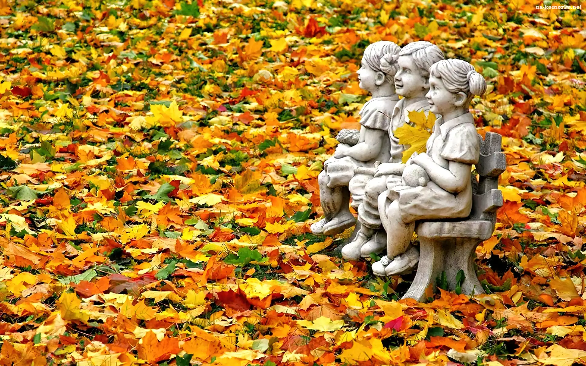 Jesienne, Dzieci, Liście, Posążki