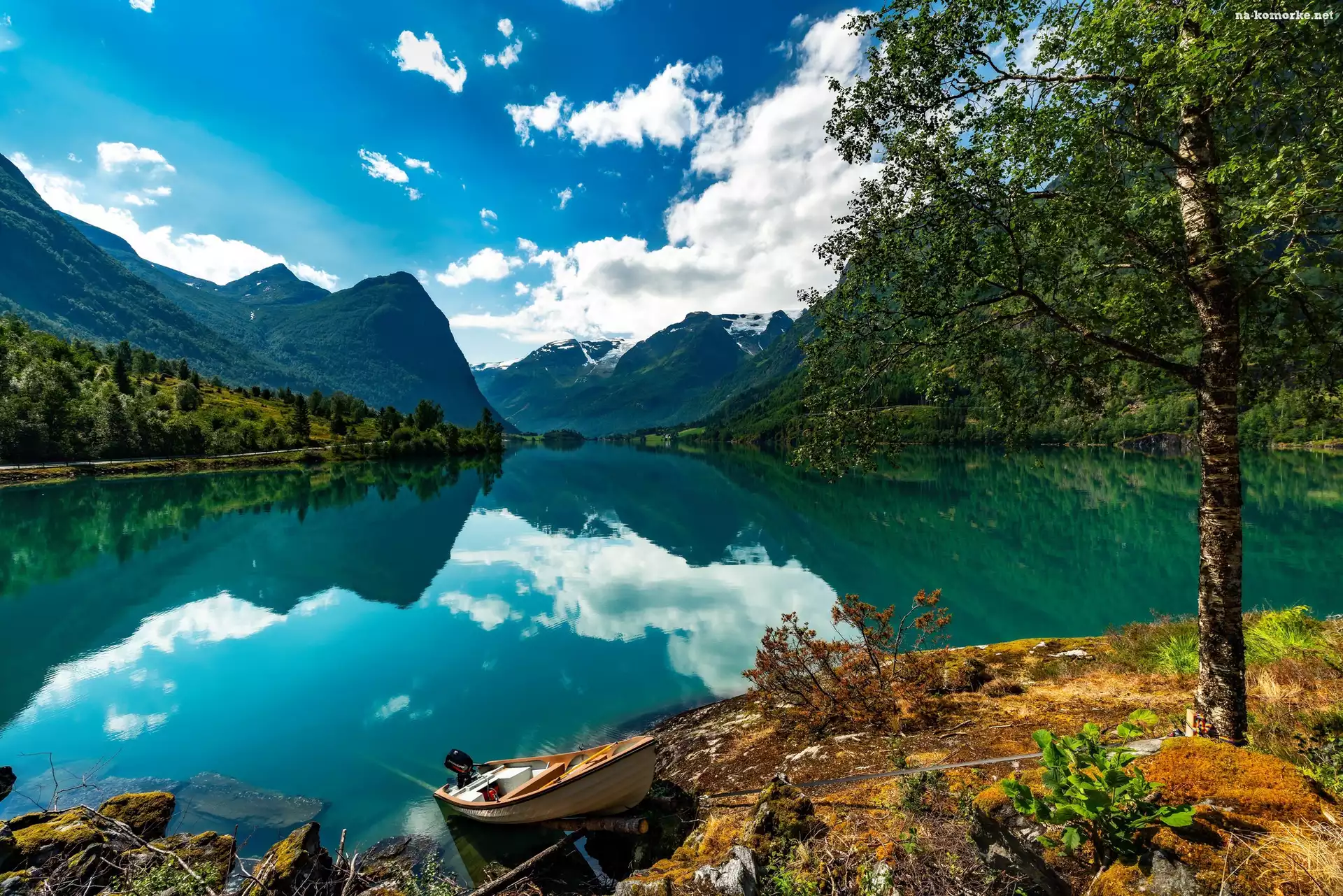 Norwegia, Łódka, Jezioro, Odbicie, Okręg Sogn og Fjordane, Góry, Drzewa, Chmury