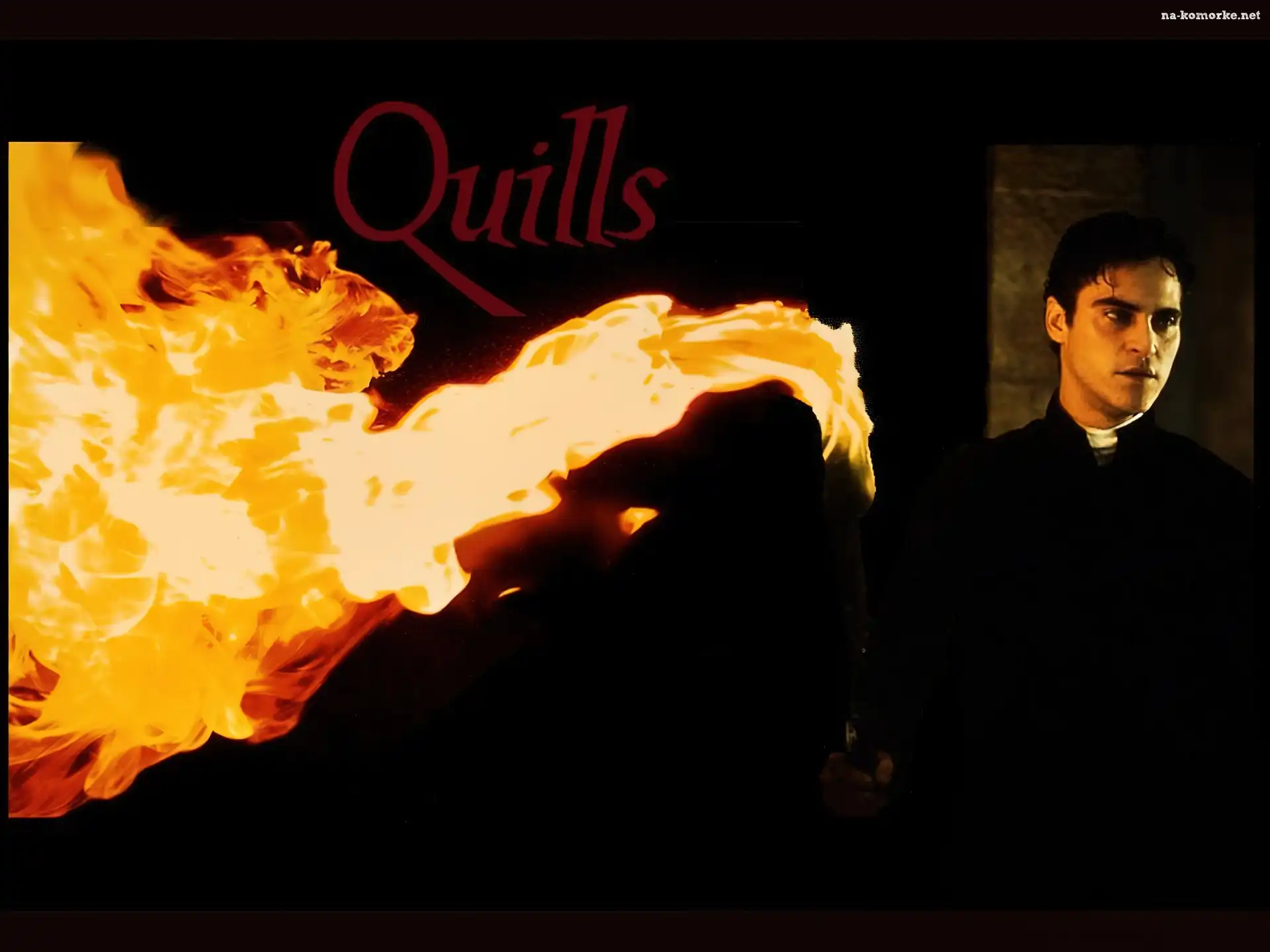 Joaquin Phoenix, czarny strój, ogień