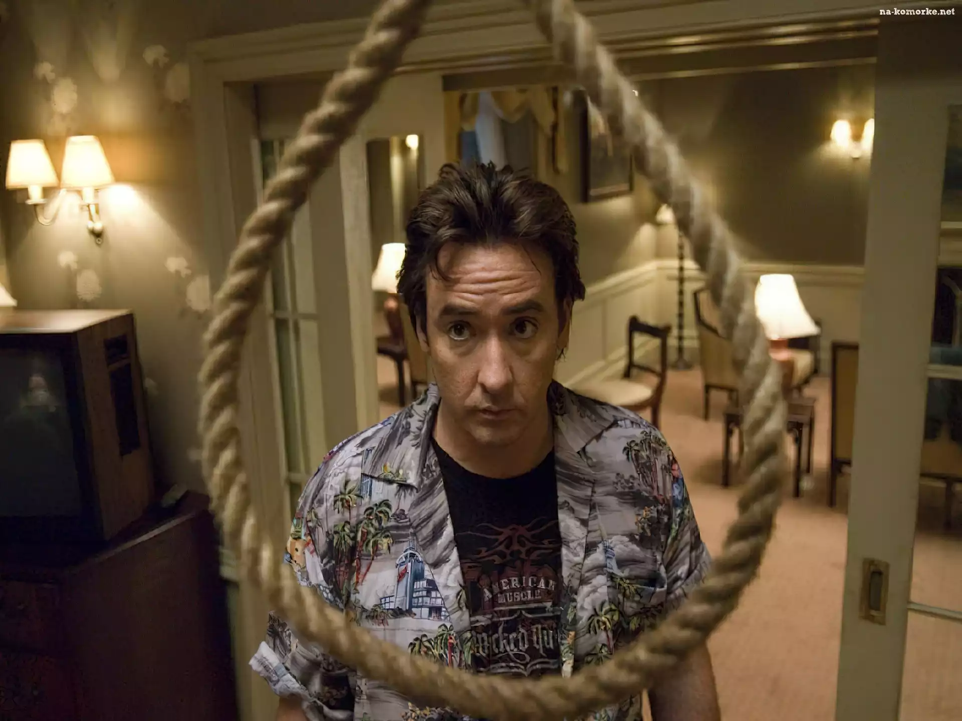 John Cusack, szubienica, pokój