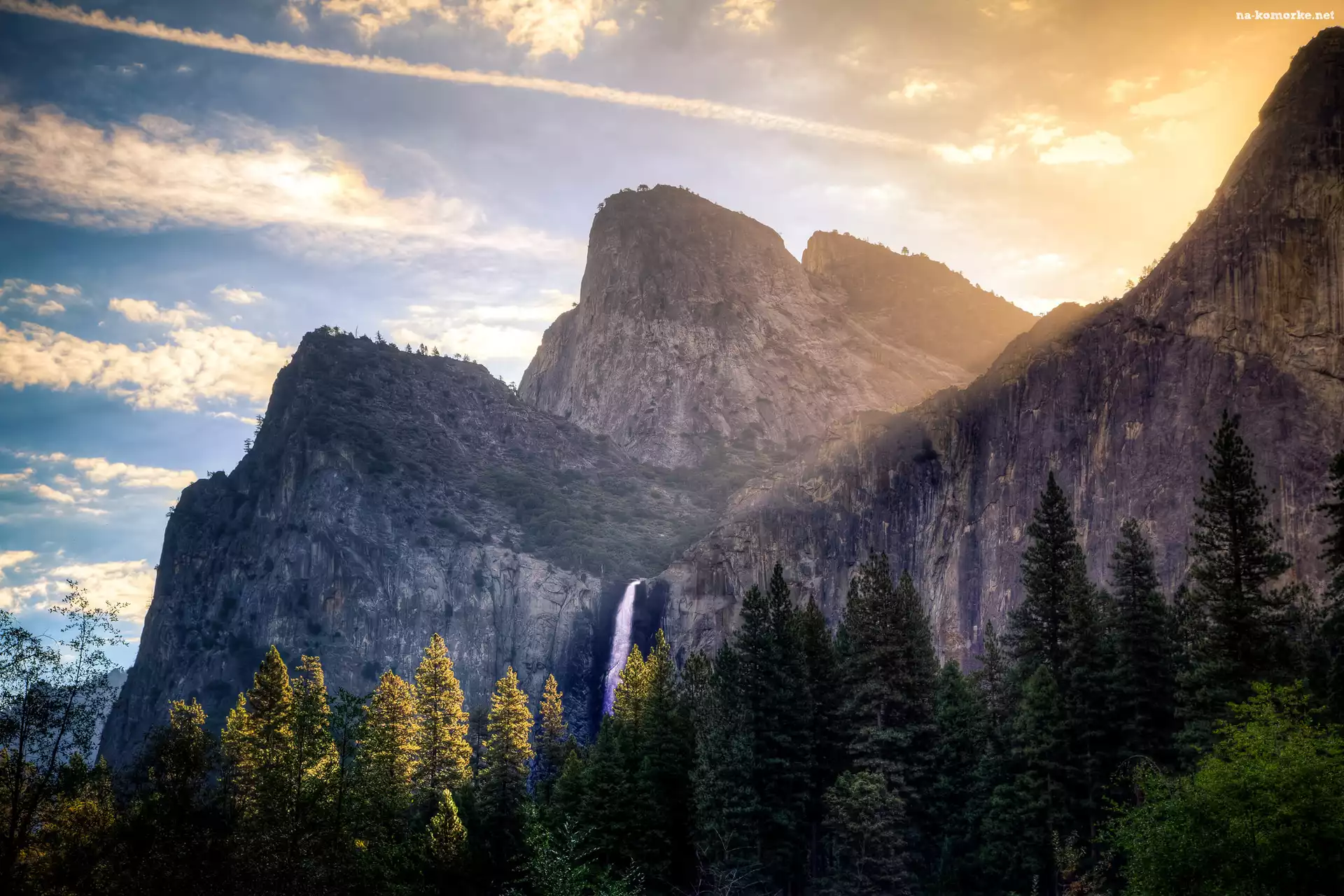 Góry, Stan Kalifornia, Stany Zjednoczone, Drzewa, Park Narodowy Yosemite, Wodospad Horsetail