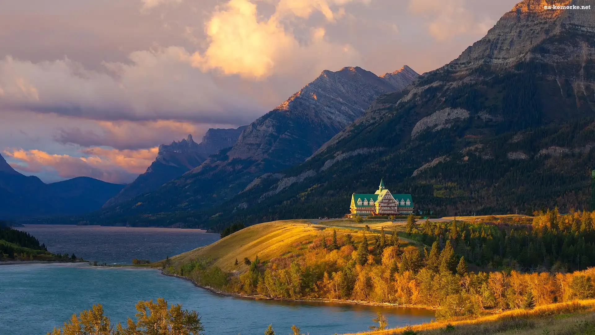 Kanada, Góry, Lasy, Prowincja Alberta, Park Narodowy Waterton Lakes, Hotel Księcia Walii Prince of Wales, Jezioro Upper Waterton