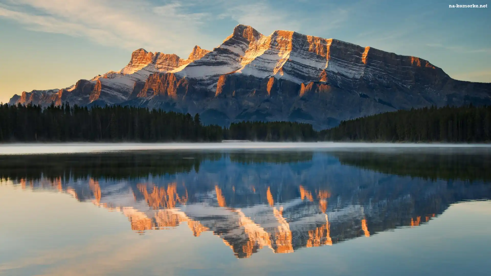 Kanada, Las, Park Narodowy Banff, Mgła, Prowincja Alberta, Góra Mount Rundle, Jezioro Two Jack Lake, Odbicie