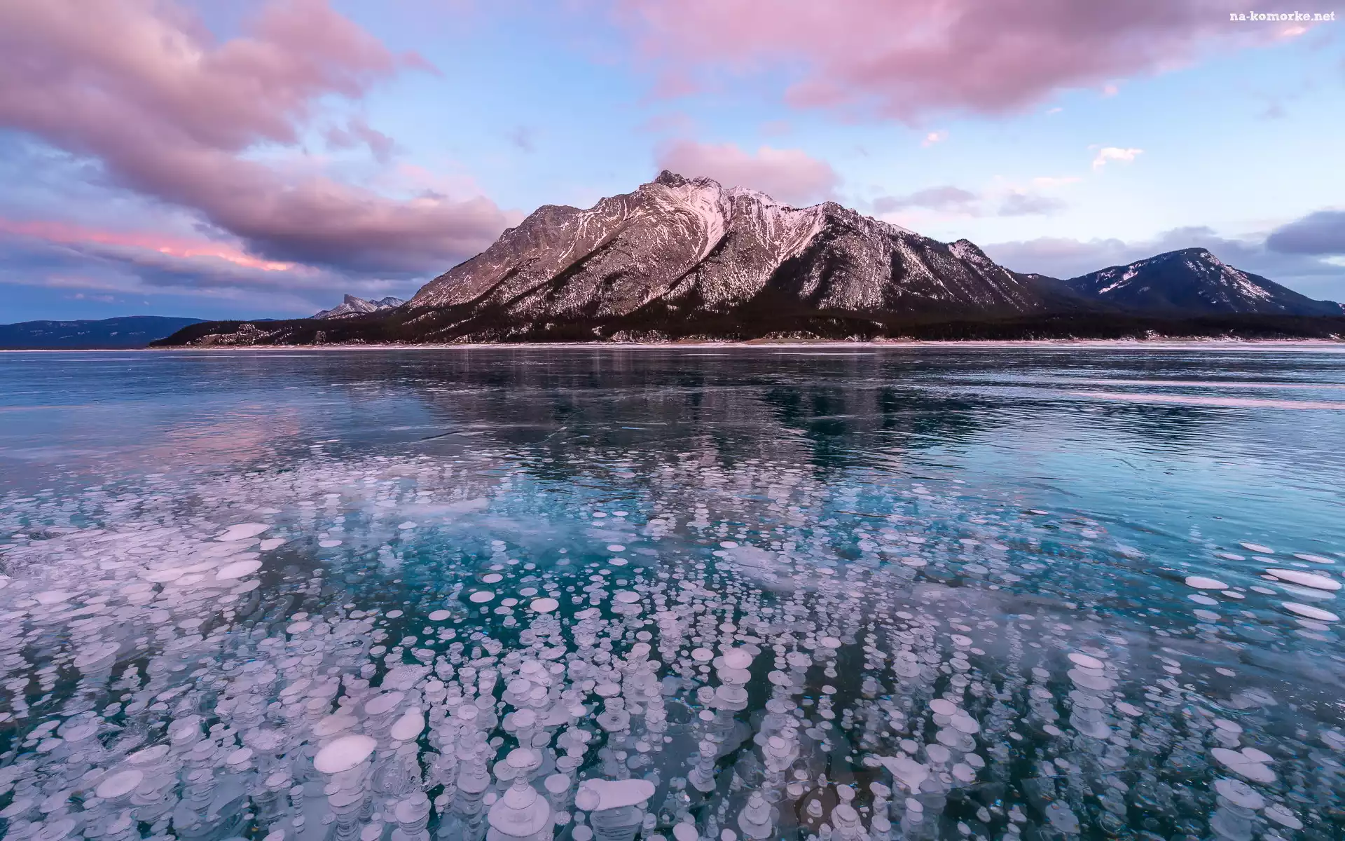 Góry, Alberta, Kanada, Góra Mount Michener, Zamarznięte, Jezioro Abraham, Zachód słońca