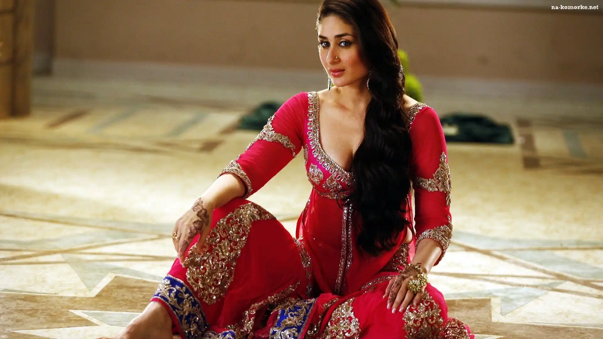 Kareena Kapoor, Brunetka, Sukienka