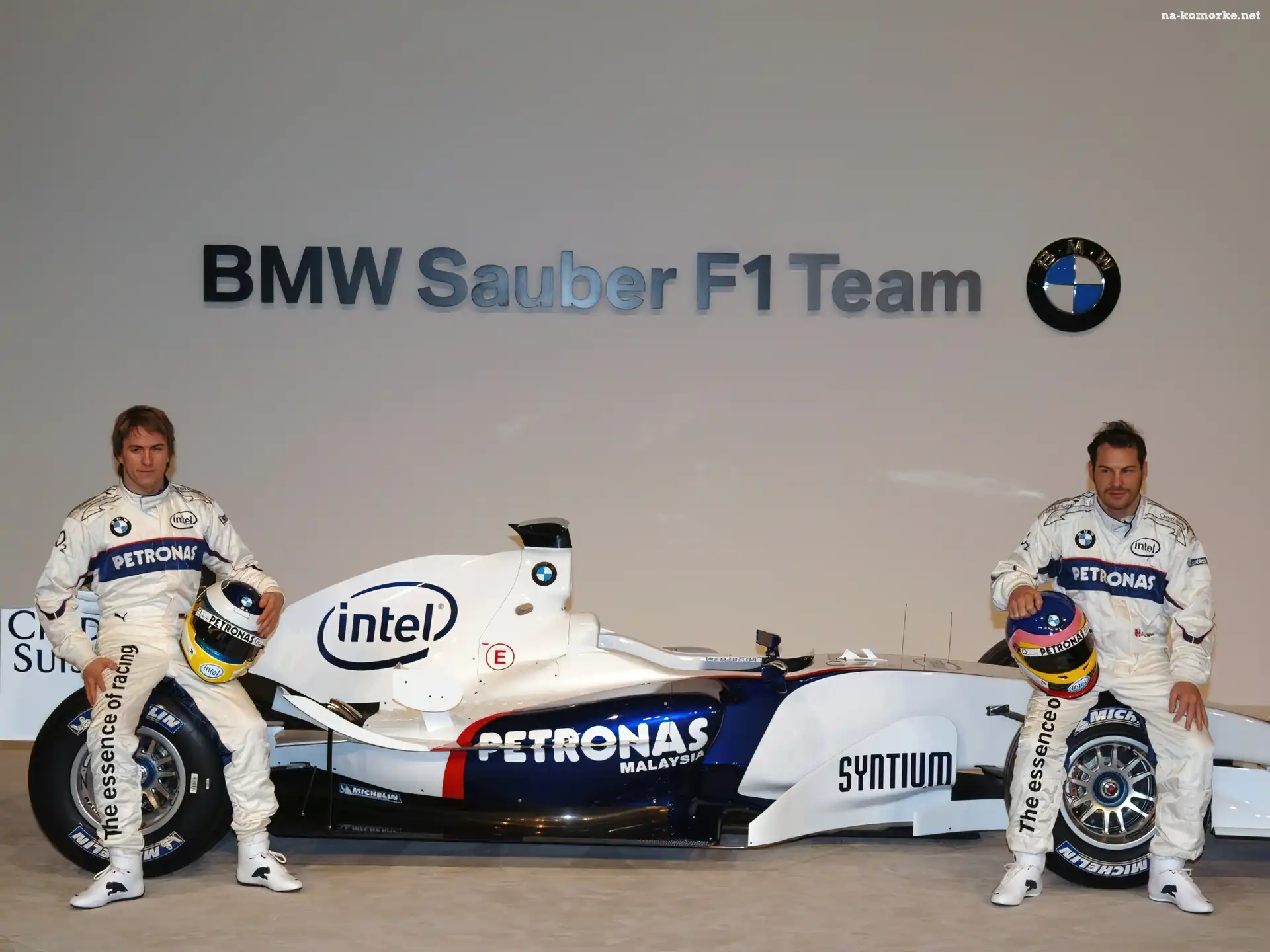 Formuła 1, koła, spojler, BMW Sauber, bolid, opony, kask