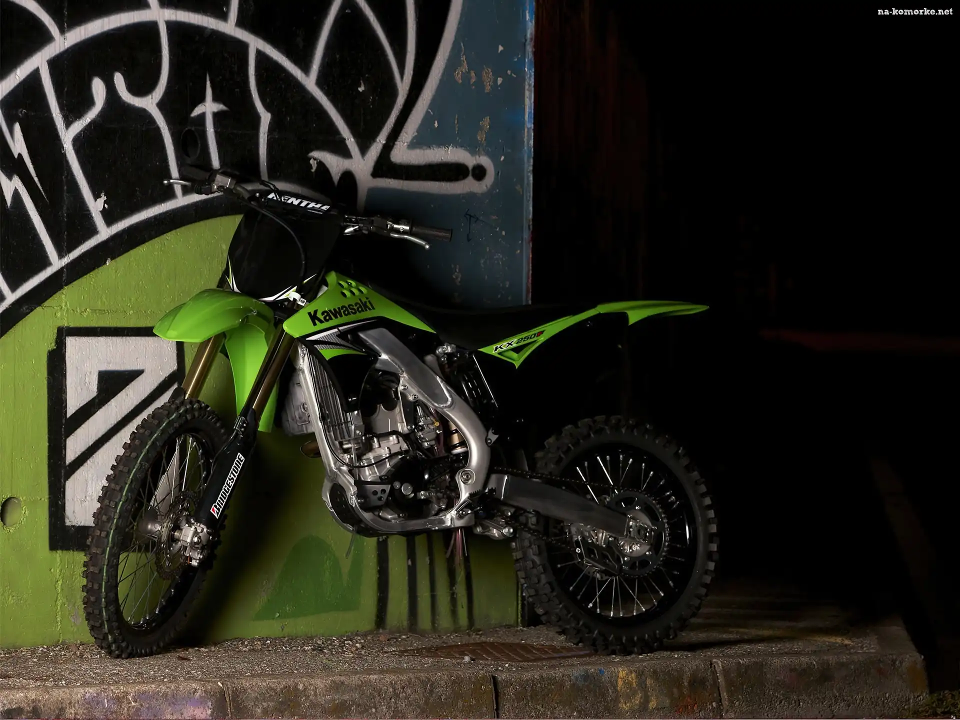Kawasaki KX250F, Rama, Spawana