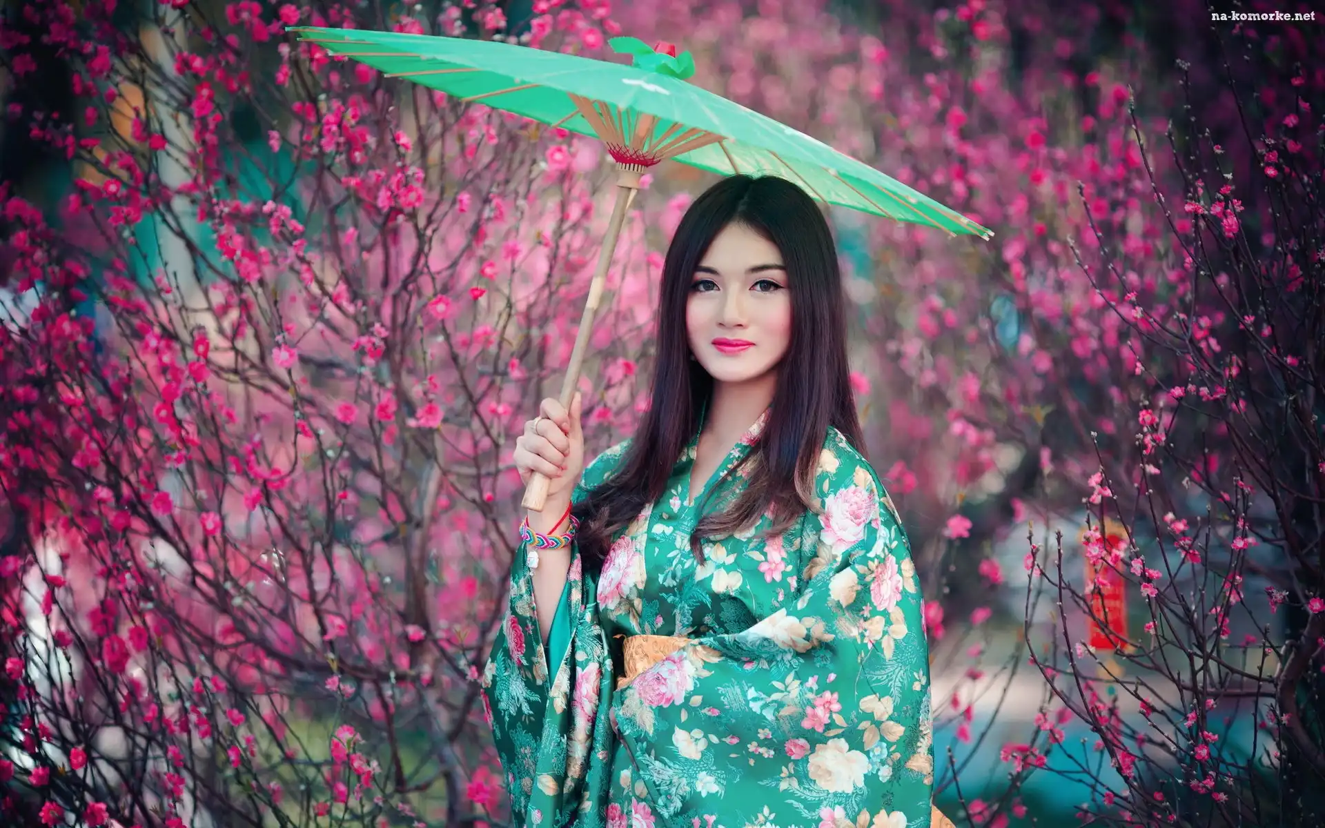 Kimono, Kobieta, Brunetka, Parasolka, Makijaż, Kwiaty