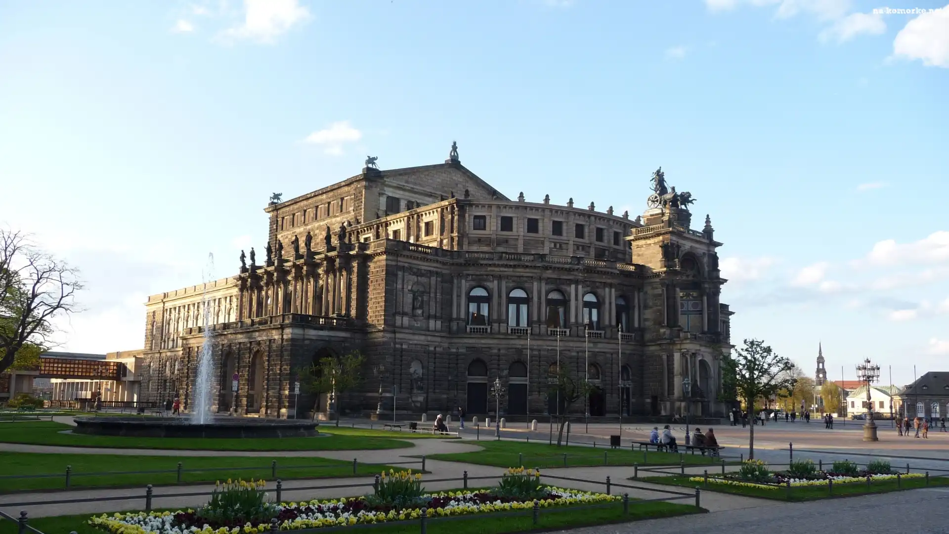 Klomby, Niemcy, Drezno, Opera Semperoper, Fontanna