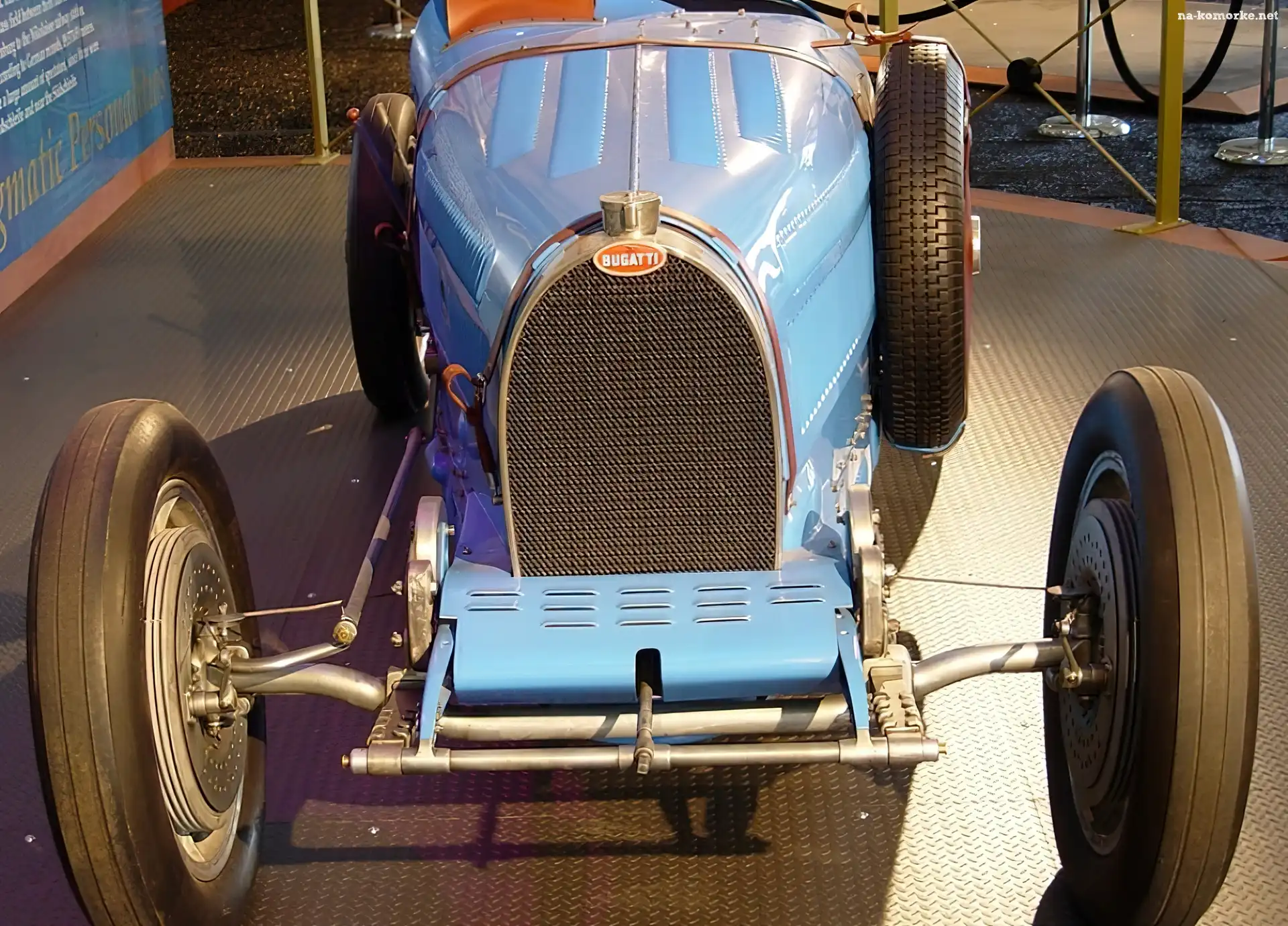 Bugatti, koła, przód