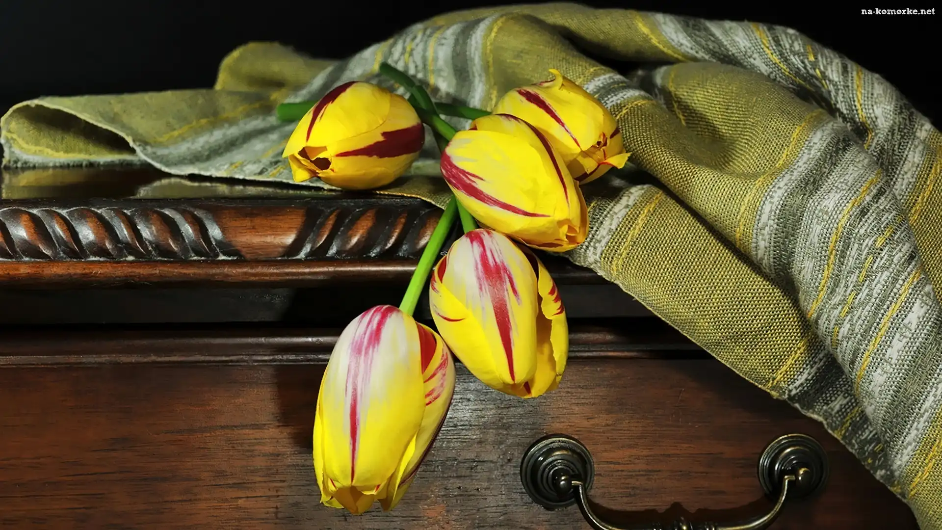 Kolorowe, Skrzynia, Tulipany, Narzuta