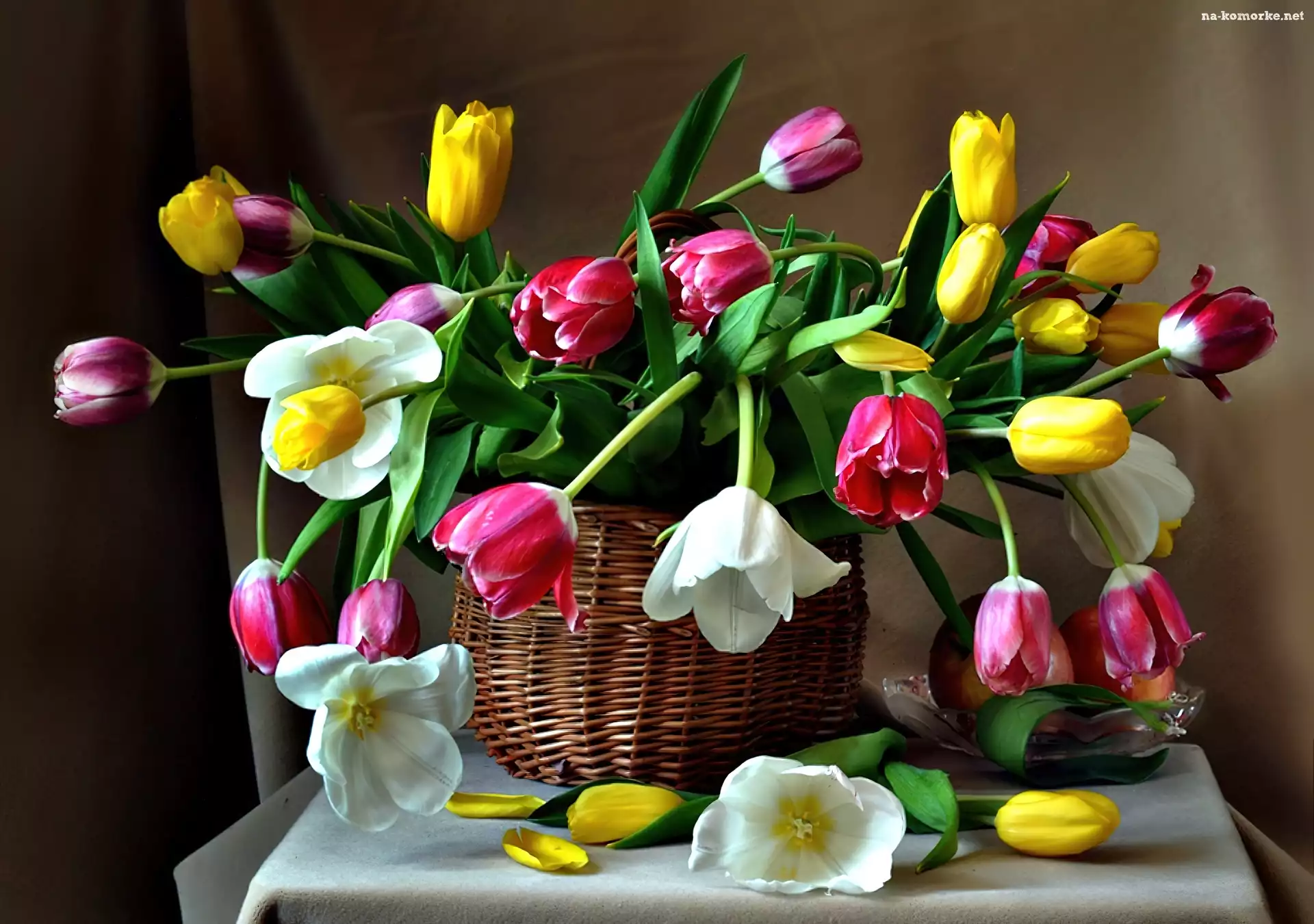 Kolorowe, Stół, Tulipany, Kosz