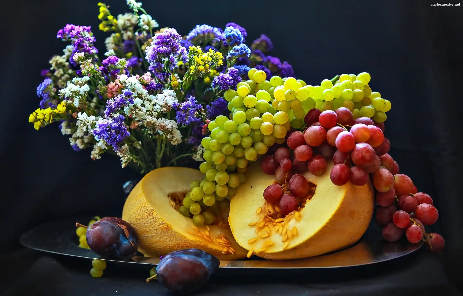 Kompozycja, Melon, Winogrona, Śliwki, Bukiet Kwiatów
