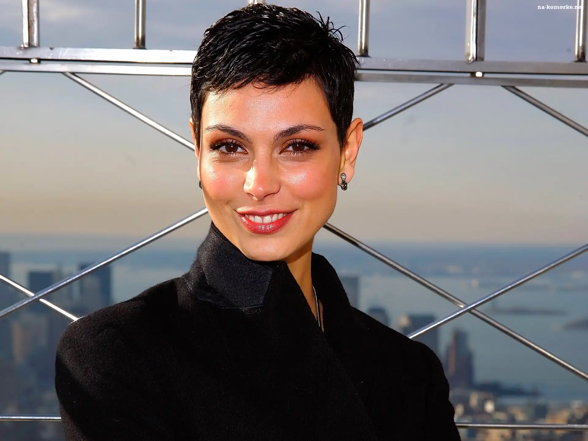Krata, Morena Baccarin, Uśmiech, Czarny, Płaszczyk
