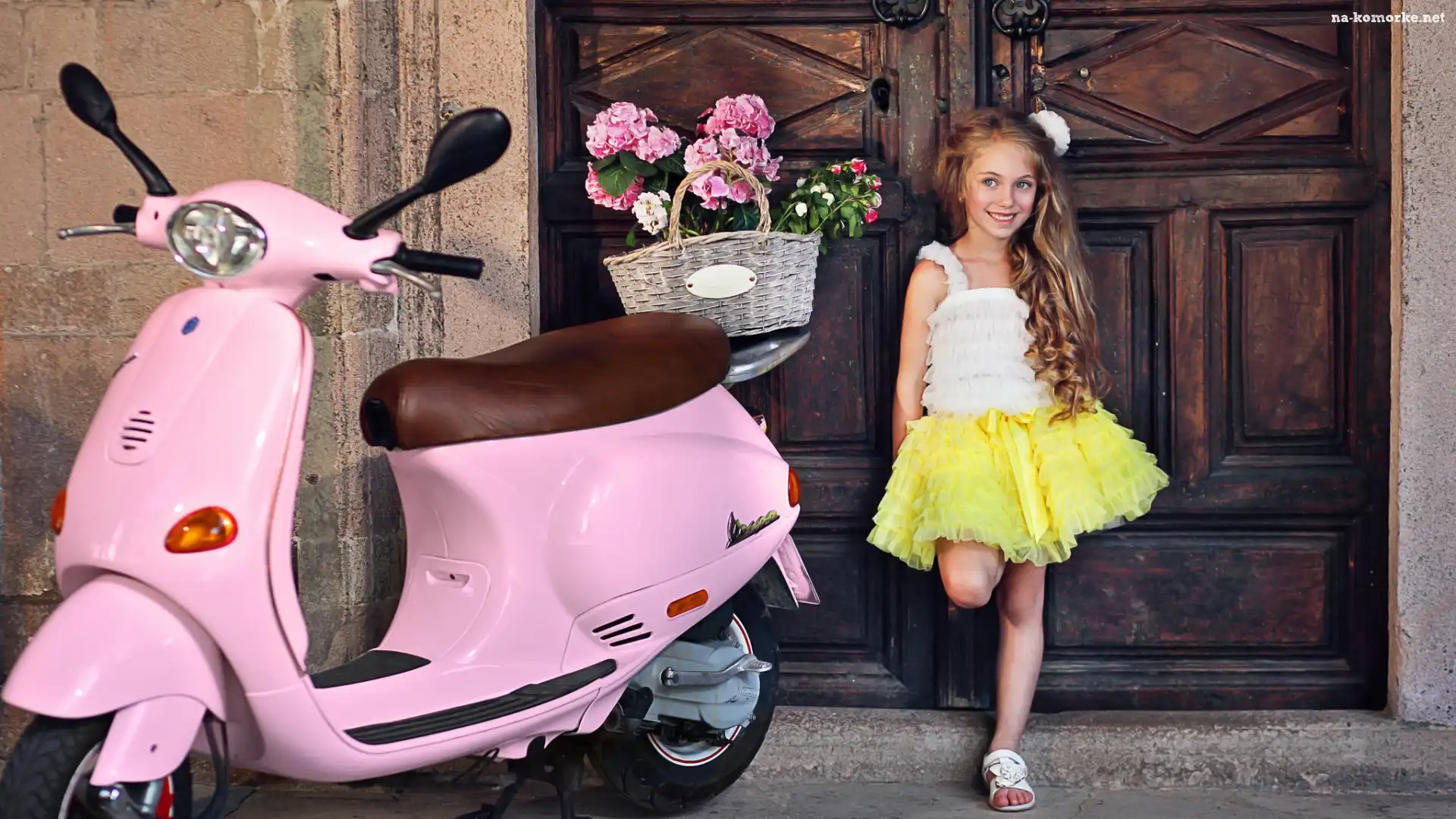 Kwiaty, Dziewczynka, Różowy, Skuter Vespa, Kosz