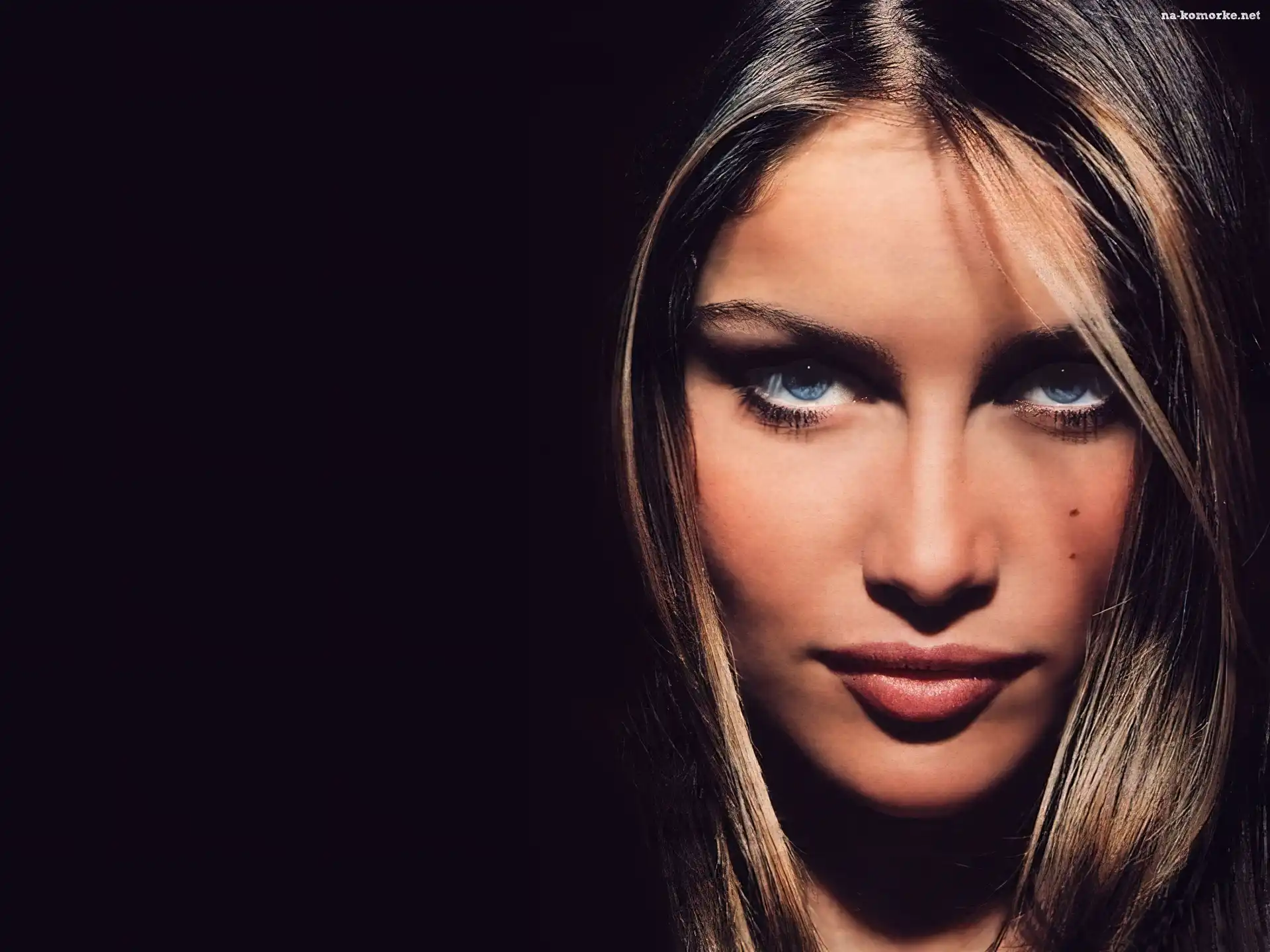 Laetitia Casta, Niebieskie Oczy
