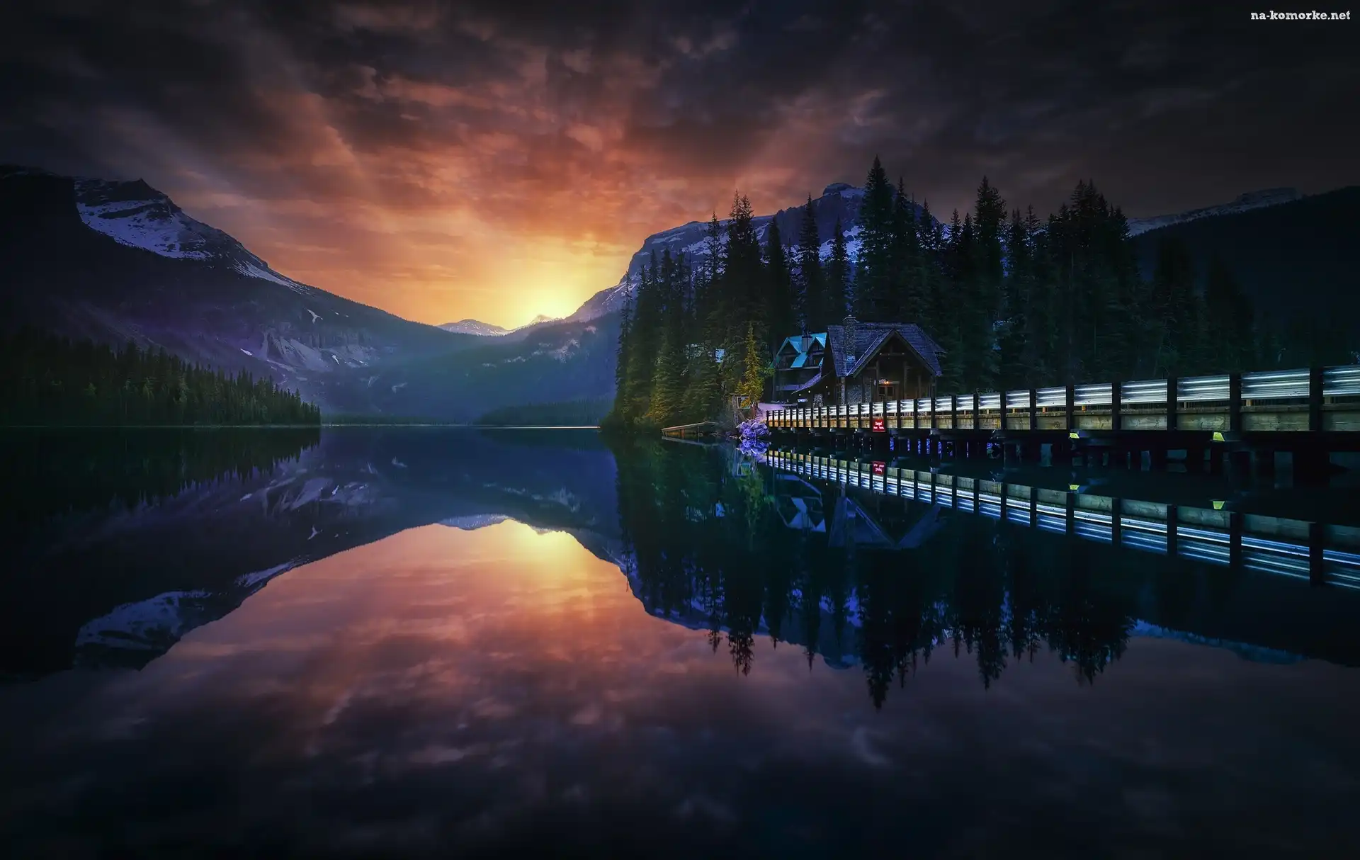 Jezioro Emerald Lake, Park Narodowy Yoho, Kanada, Most, Zachód słońca, Góry