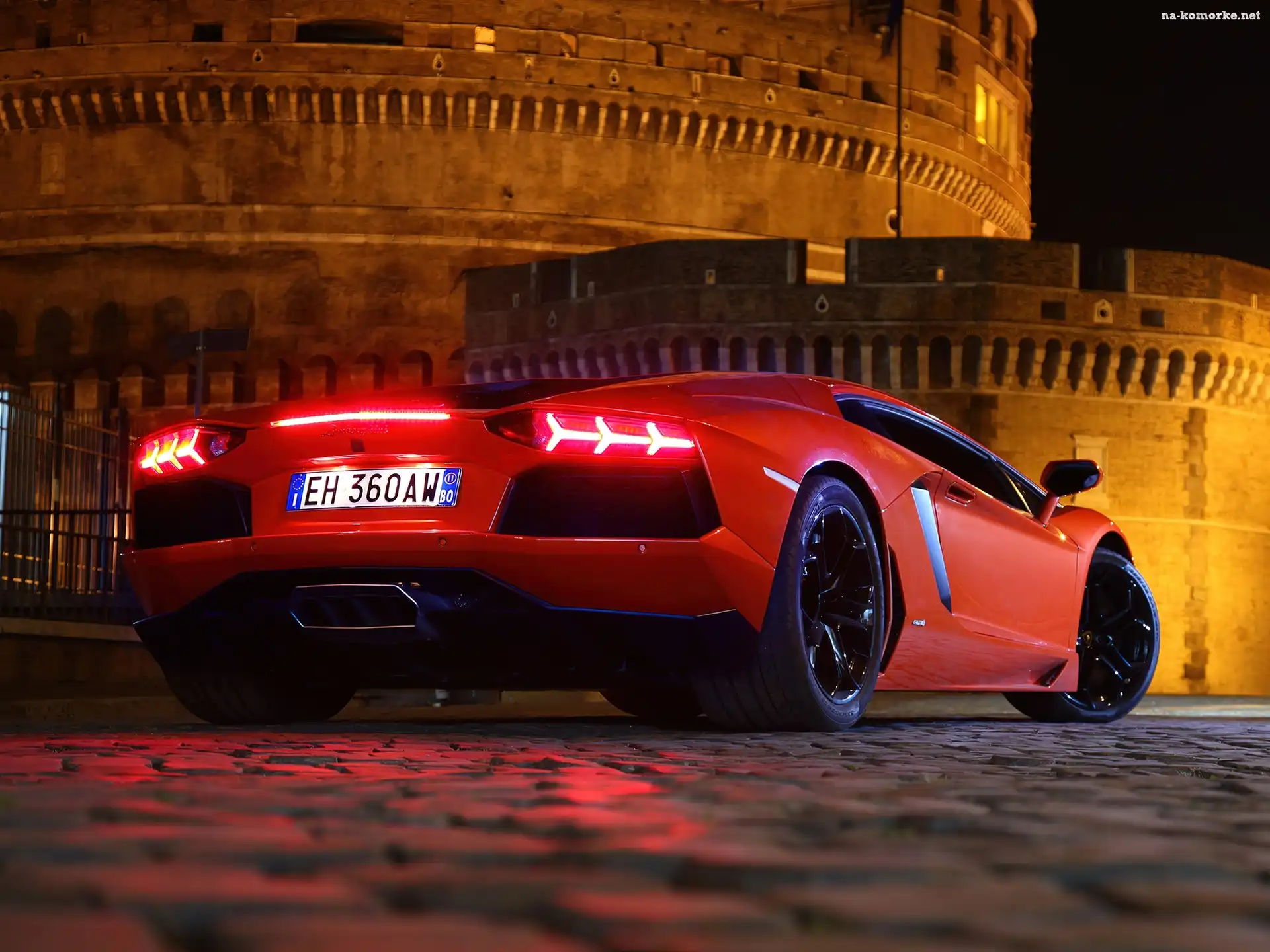 Lamborghini Aventador, Zamku, Mury