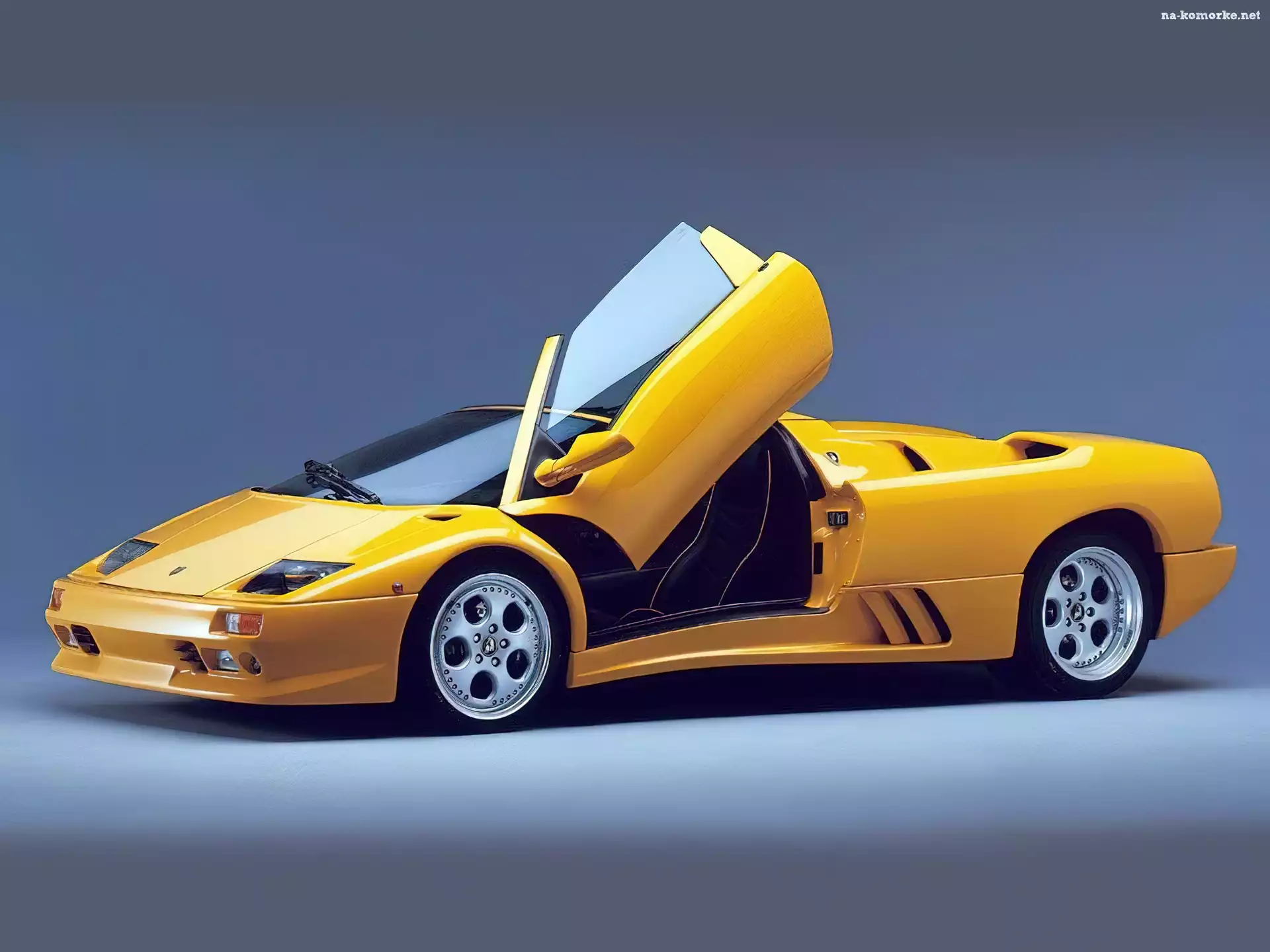Lamborghini Diablo, Unoszone, Drzwi