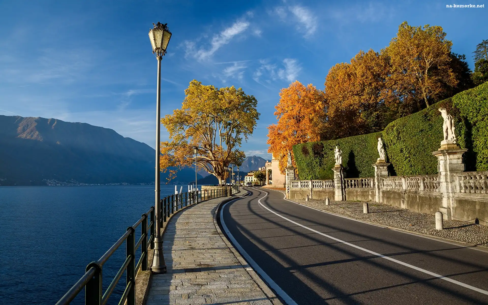 Włochy, Jesień, Drzewa, Jezioro Como, Lago di Como, Droga, Latarnia