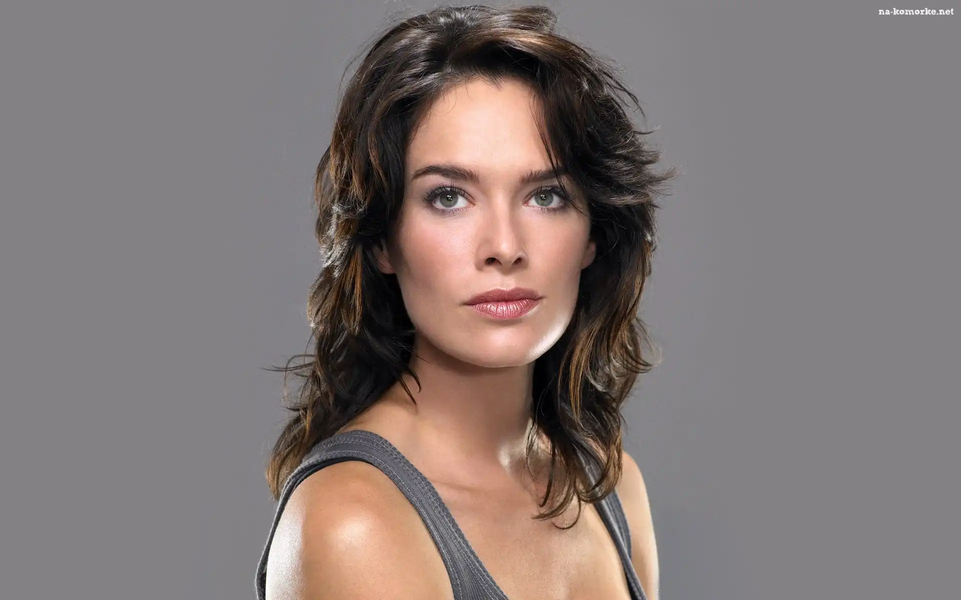 Lena Headey, Top, Brunetka, Szary