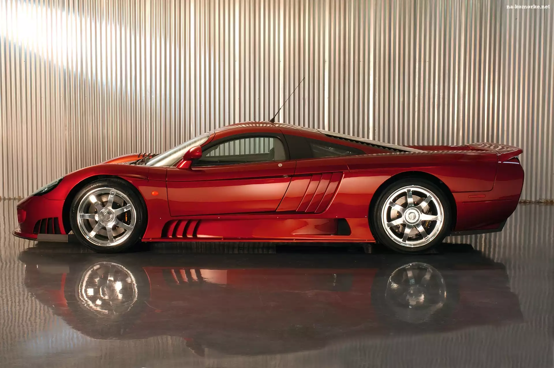 Lewa, Saleen S7, Strona