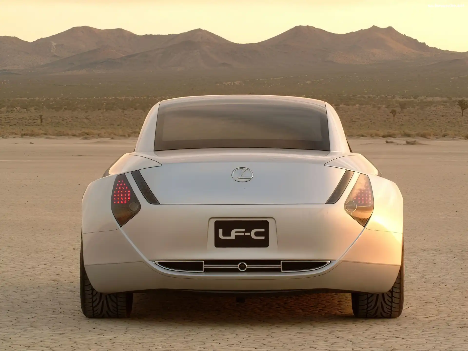 Lexus LF-C, tył