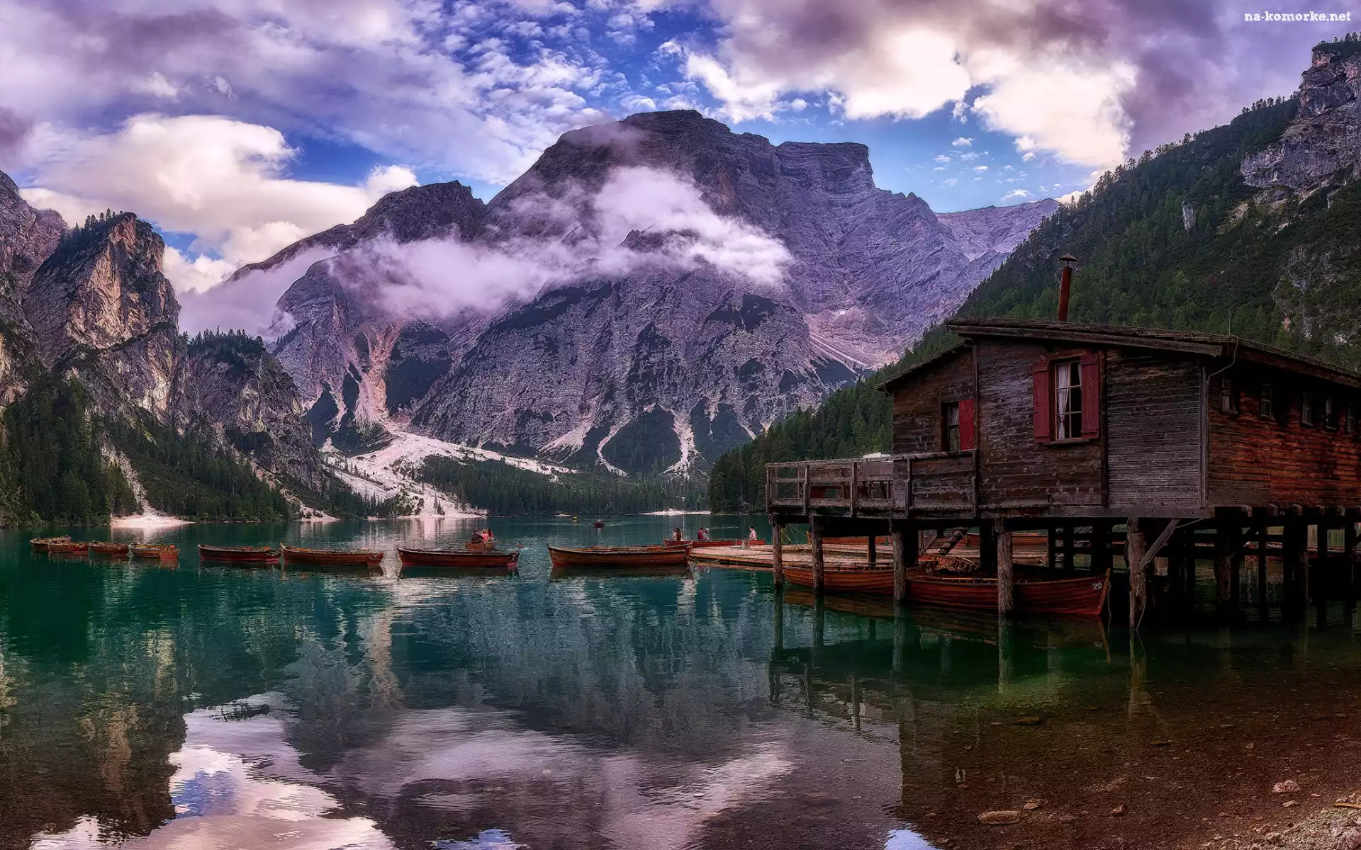Góry, Pomost, Jezioro, Pragser Wildsee, Tyrol, Dom, Łódki, Dolomity, Chmury, Drewniany, Włochy, Lago di Braies