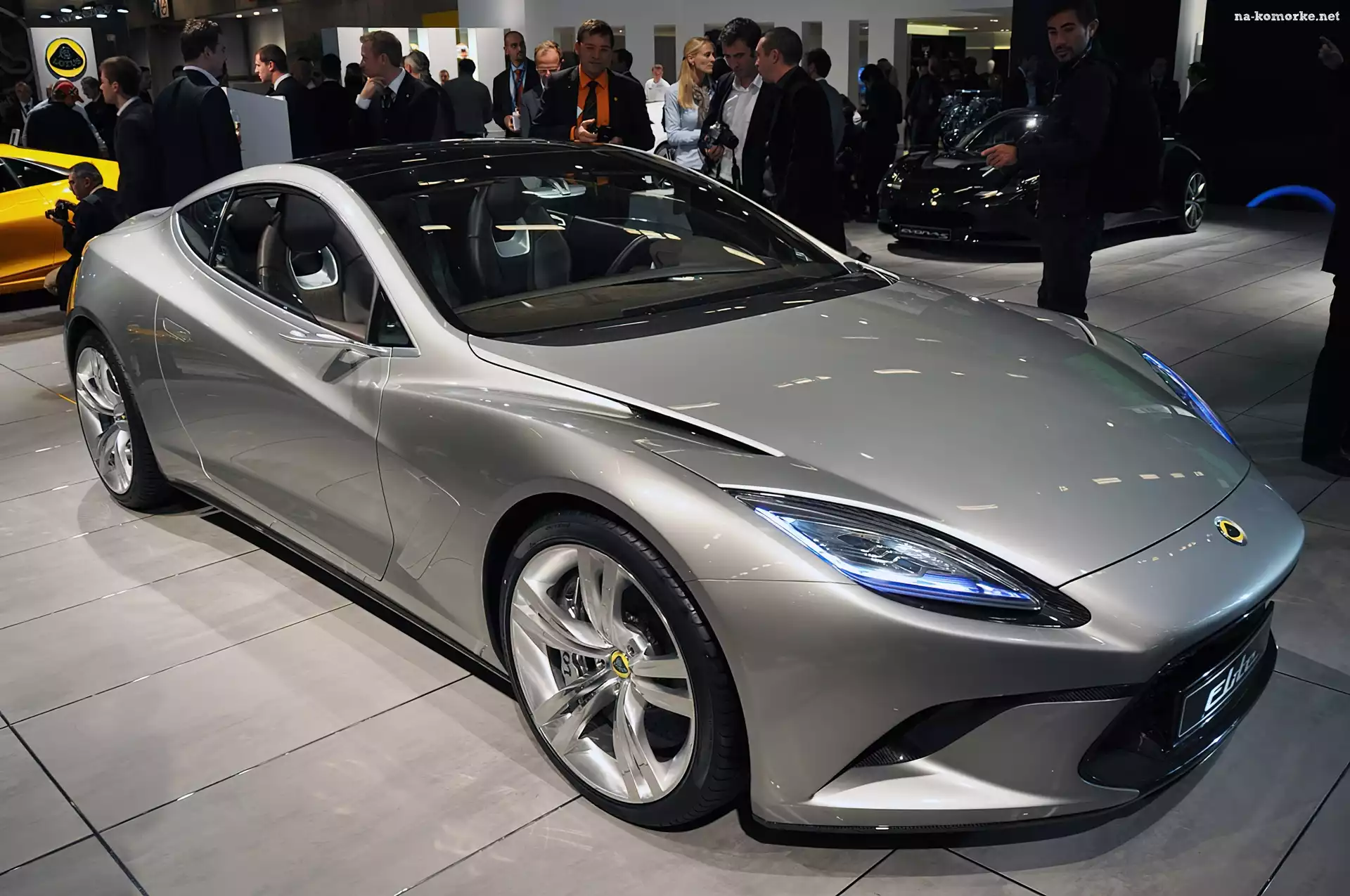 Åšwiatowa, Premiera, Lotus Elite