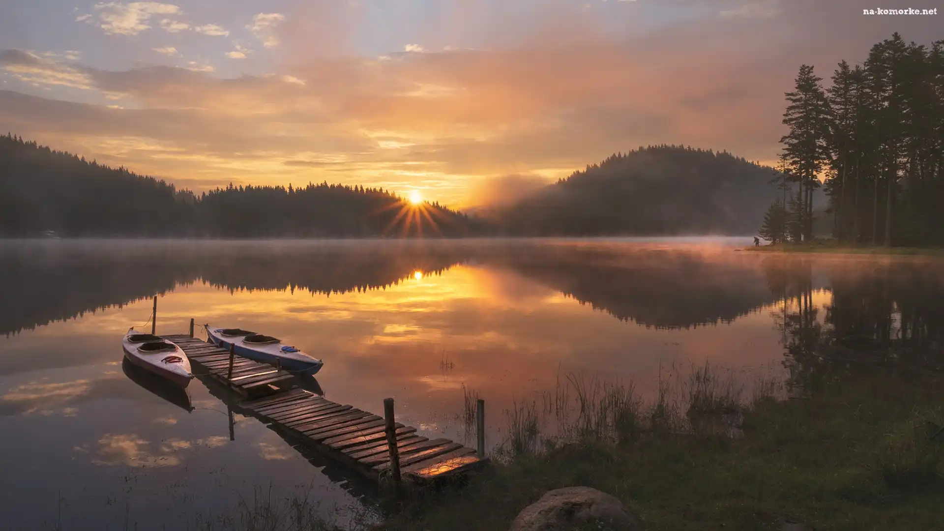 Jezioro, Mgła, Wschód słońca, Pomost, Kajaki, Las, Drzewa