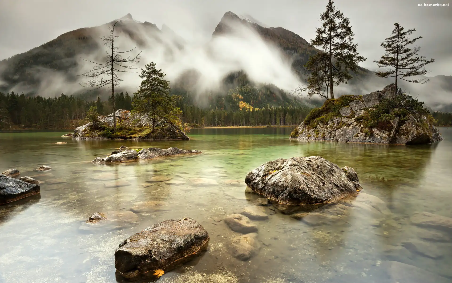 Jezioro Hintersee, Bawaria, Drzewa, Niemcy, Skały, Góry Alpy, Wysepki, Mgła