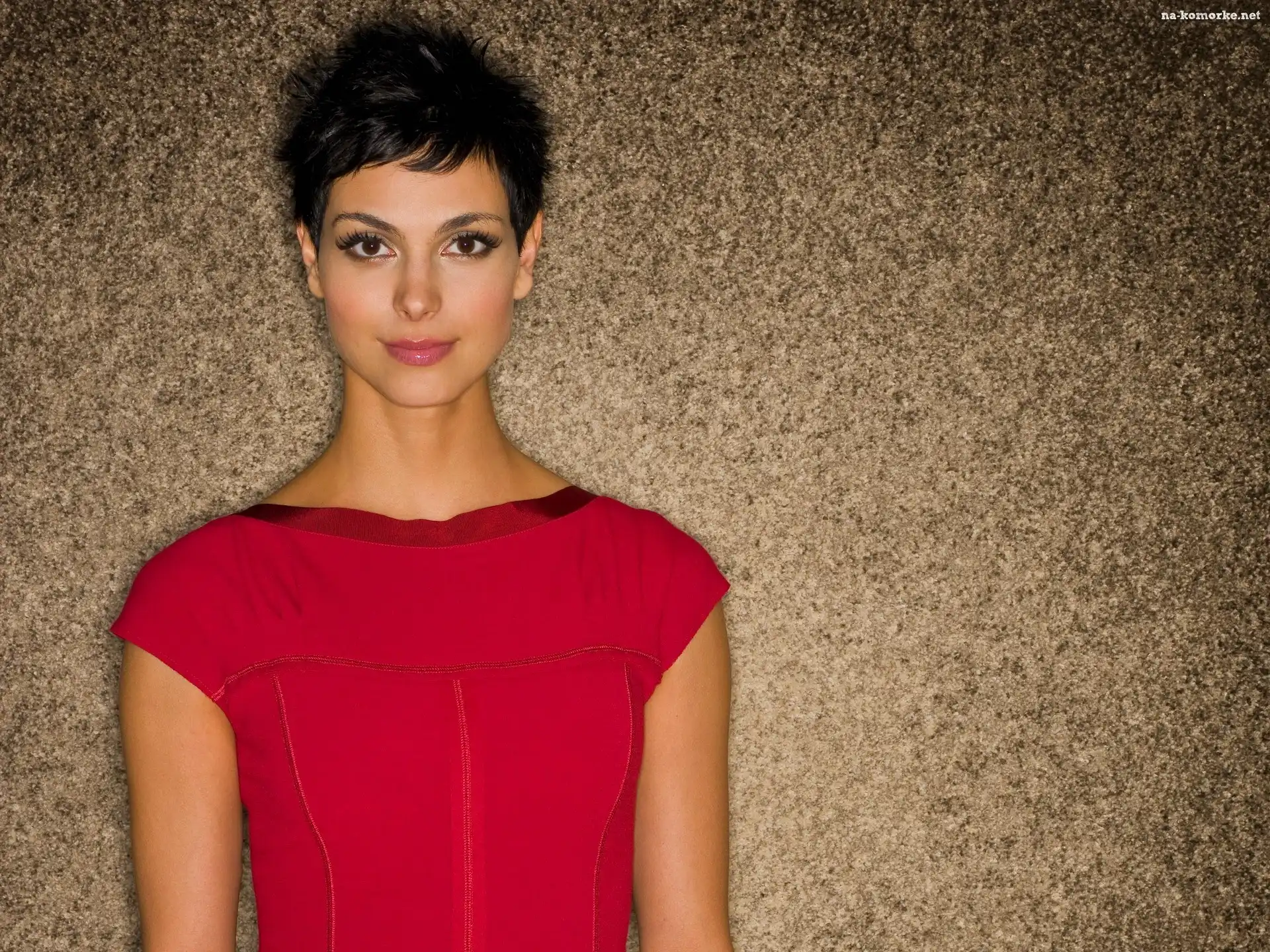 Morena Baccarin, Czerwona, Sukienka
