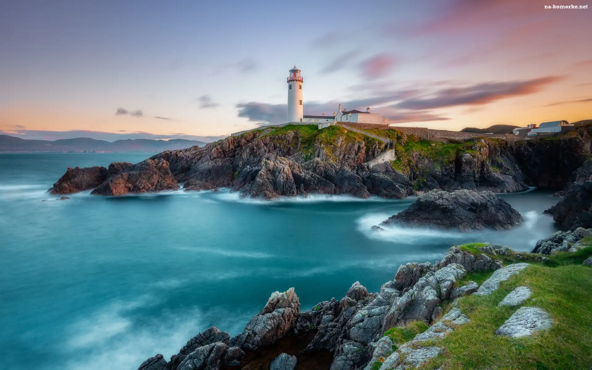 Morze, Portsalon, Fanad Head Lighthouse, Irlandia Północna, Latarnia morska, Skały, Wschód słońca, Chmury
