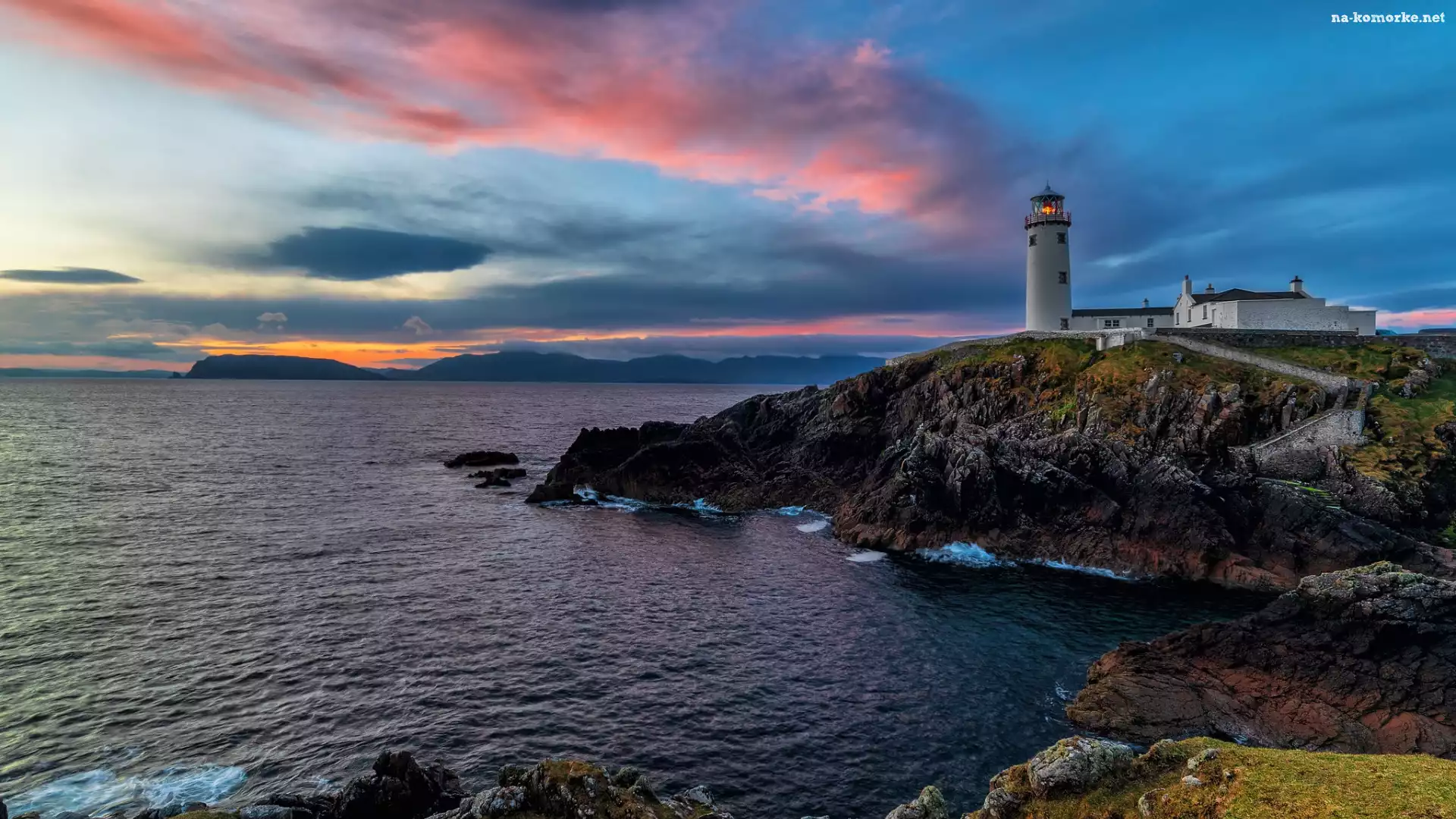 Skały, Chmury, Fanad Head Lighthouse, Irlandia, Morze, Poranek, Latarnia morska, Wybrzeże