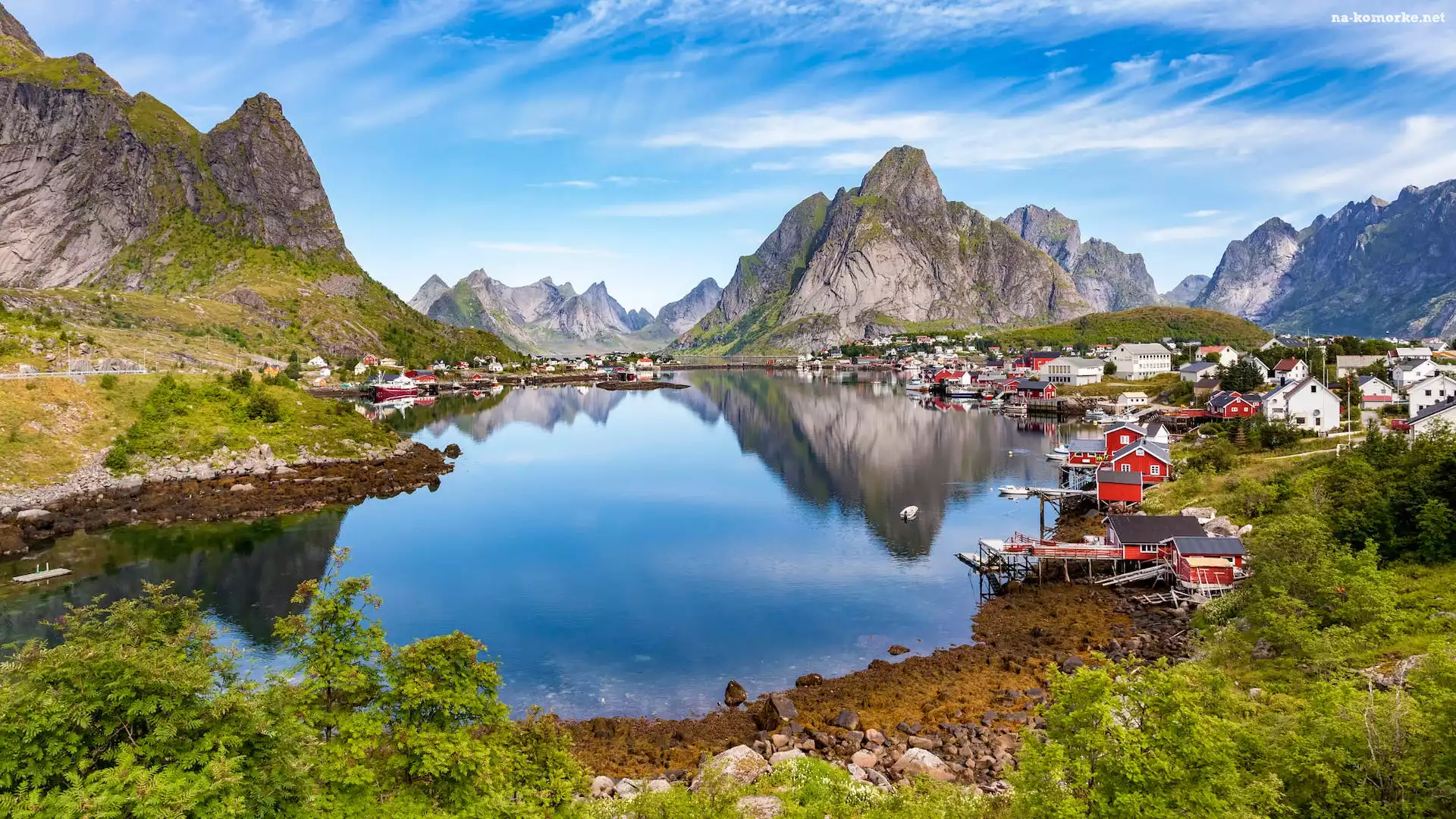 Morze Norweskie, Domy, Norwegia, Góry, Wyspa Moskenesoya, Wioska Reine, Lofoty