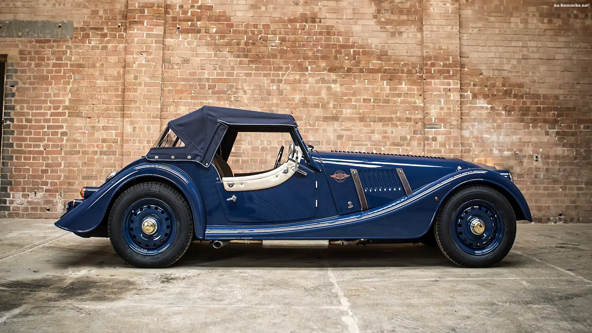 Morgan 4/4 80th Anniversary Edition, Cegły, 2016, Mur
