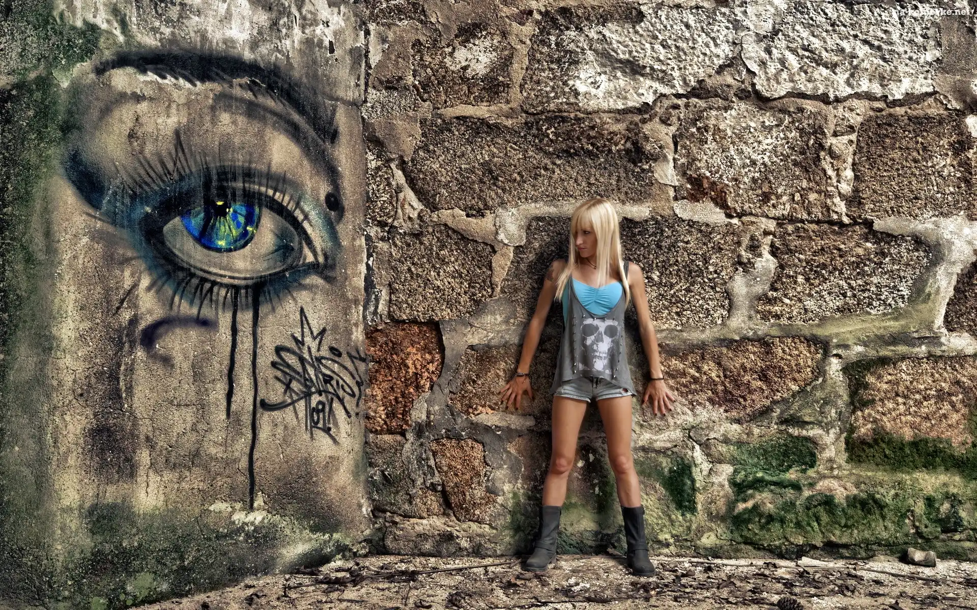 Mur, Kobieta