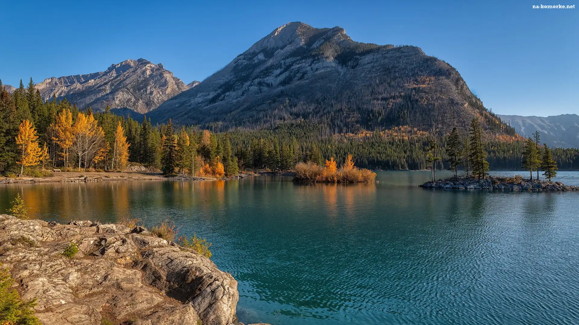 Lake Minnewanka, Alberta, Drzewa, Góry, Park Narodowy Banff, Kanada, Skały, Jezioro