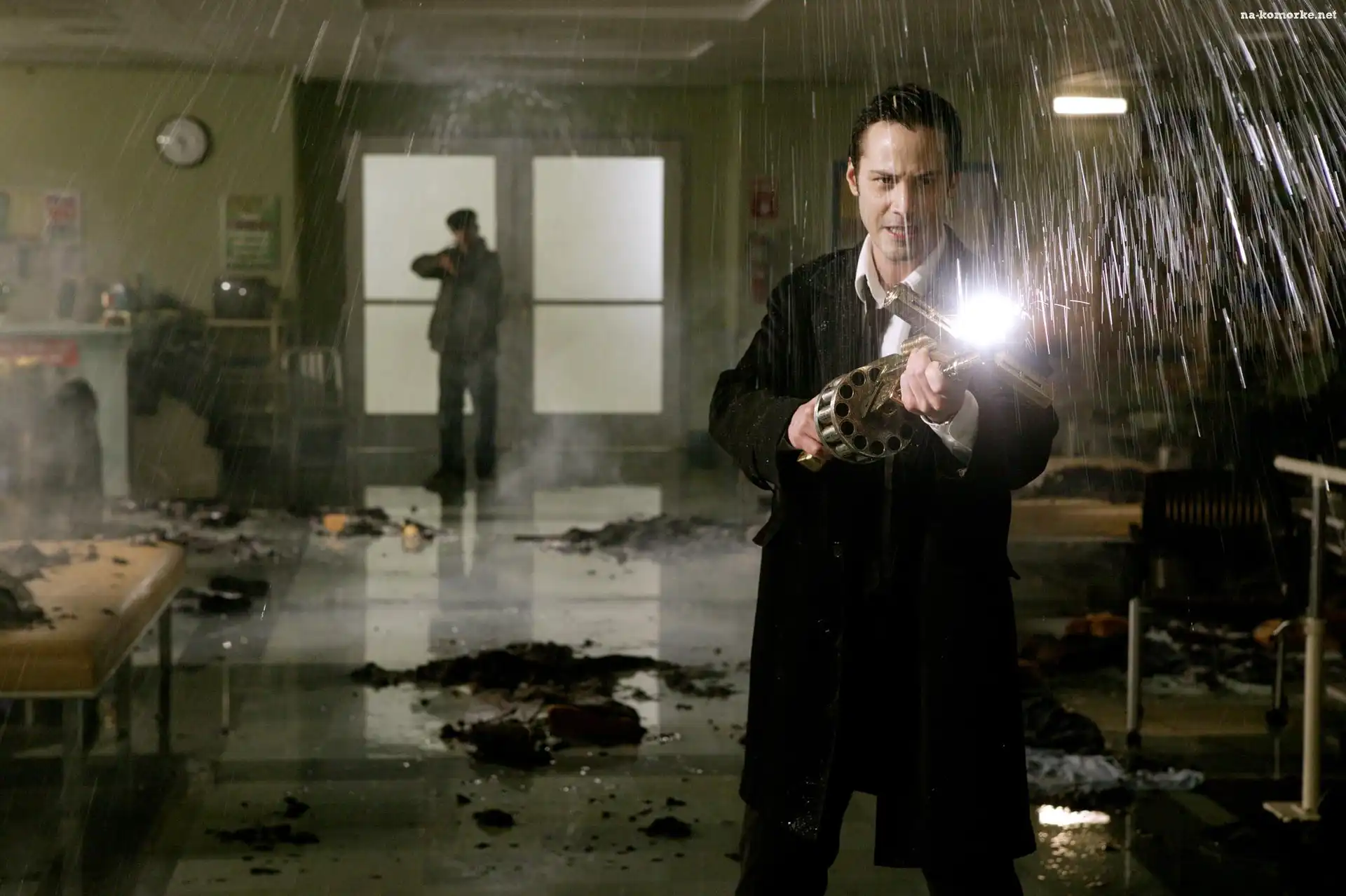 natrysk, Constantine, Keanu Reeves, strzela, mieszkanie