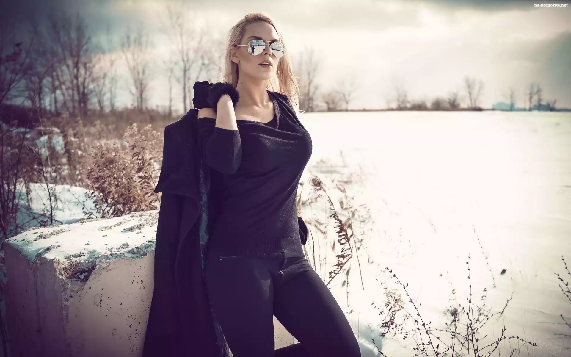 Blondynka, Åšnieg, Okulary