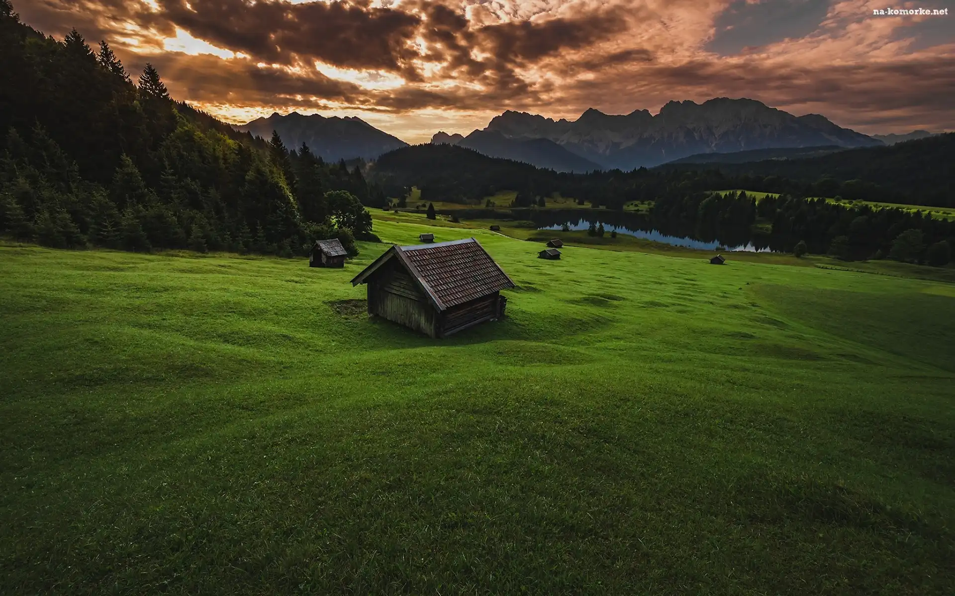 Niemcy, Las, Wzgórza, Bawaria, Wieczór, Domki, Trawa, Góry Alpy, Chmury, Jezioro Geroldsee, Łąka