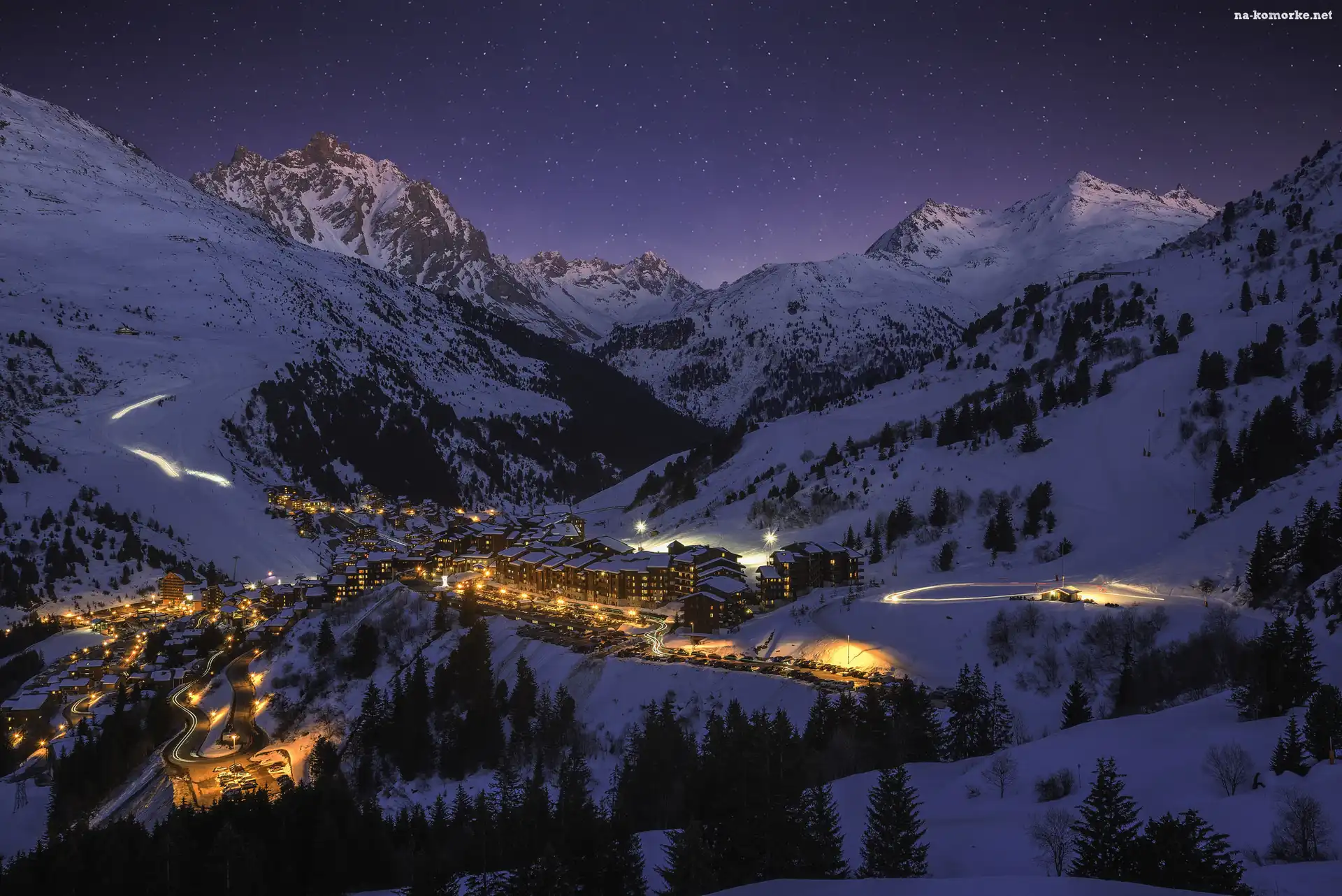 Meribel, Francja, Domy, Góry Alpy, Noc, Region Rodan-Alpy, Światła, Zima, Drzewa