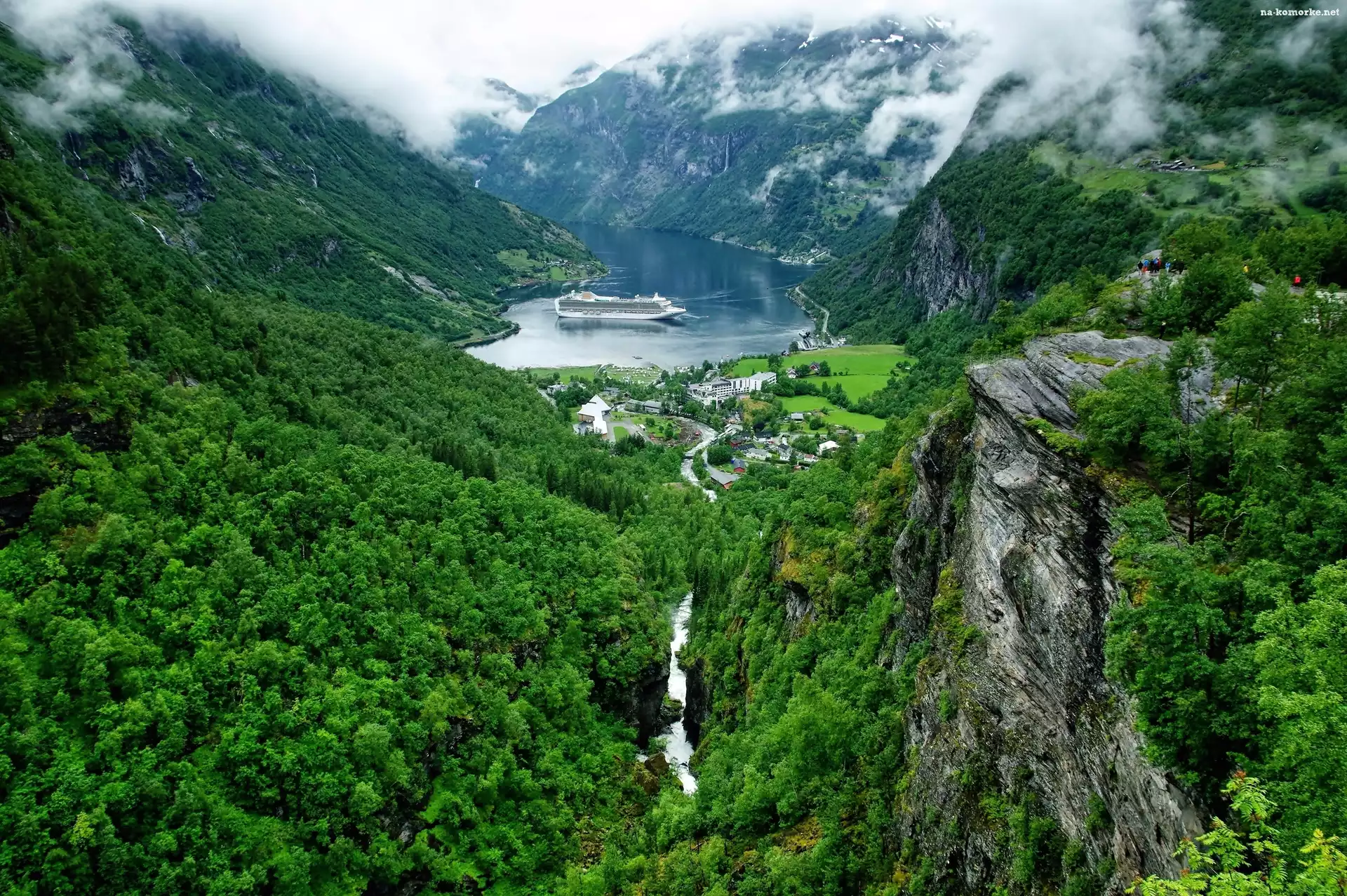 Geirangerfjord, Dolina, Miasteczko, Fiord, Góry, Norwegia