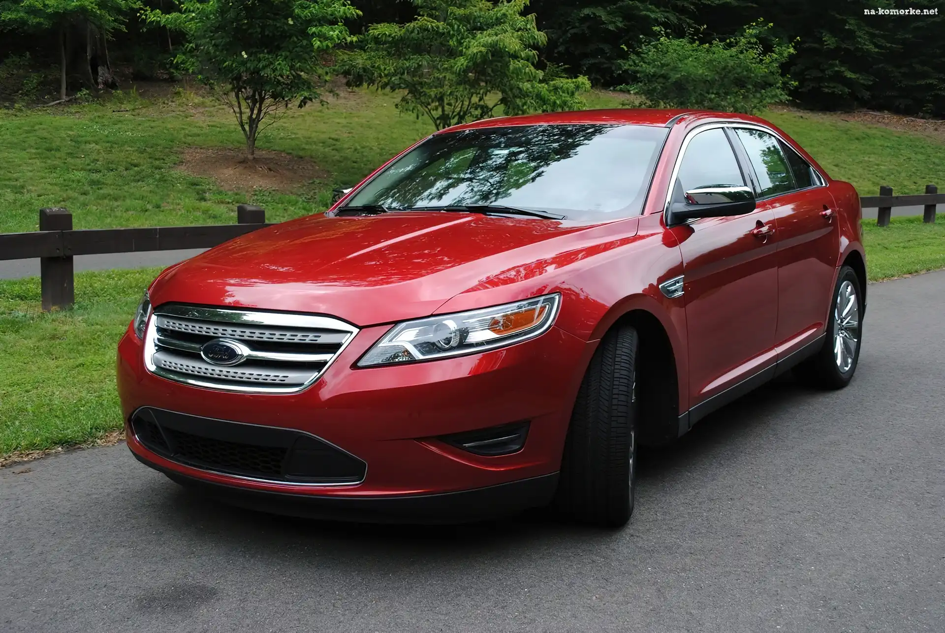 Nowy, Czerwony, Ford Taurus