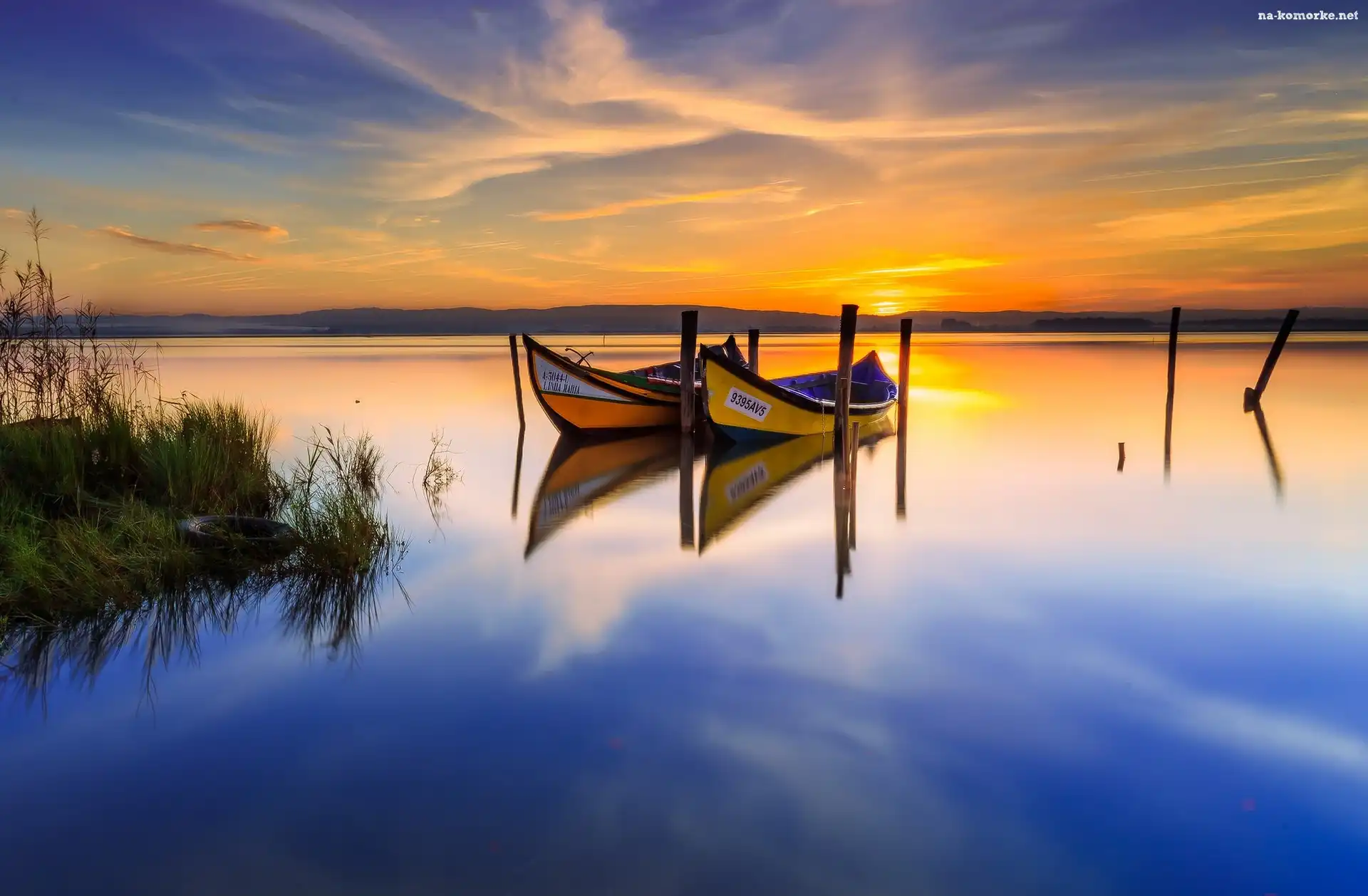 Laguna Ria de Aveiro, Murtosa, Portugalia, Zachód słońca, Jezioro, Łodzie