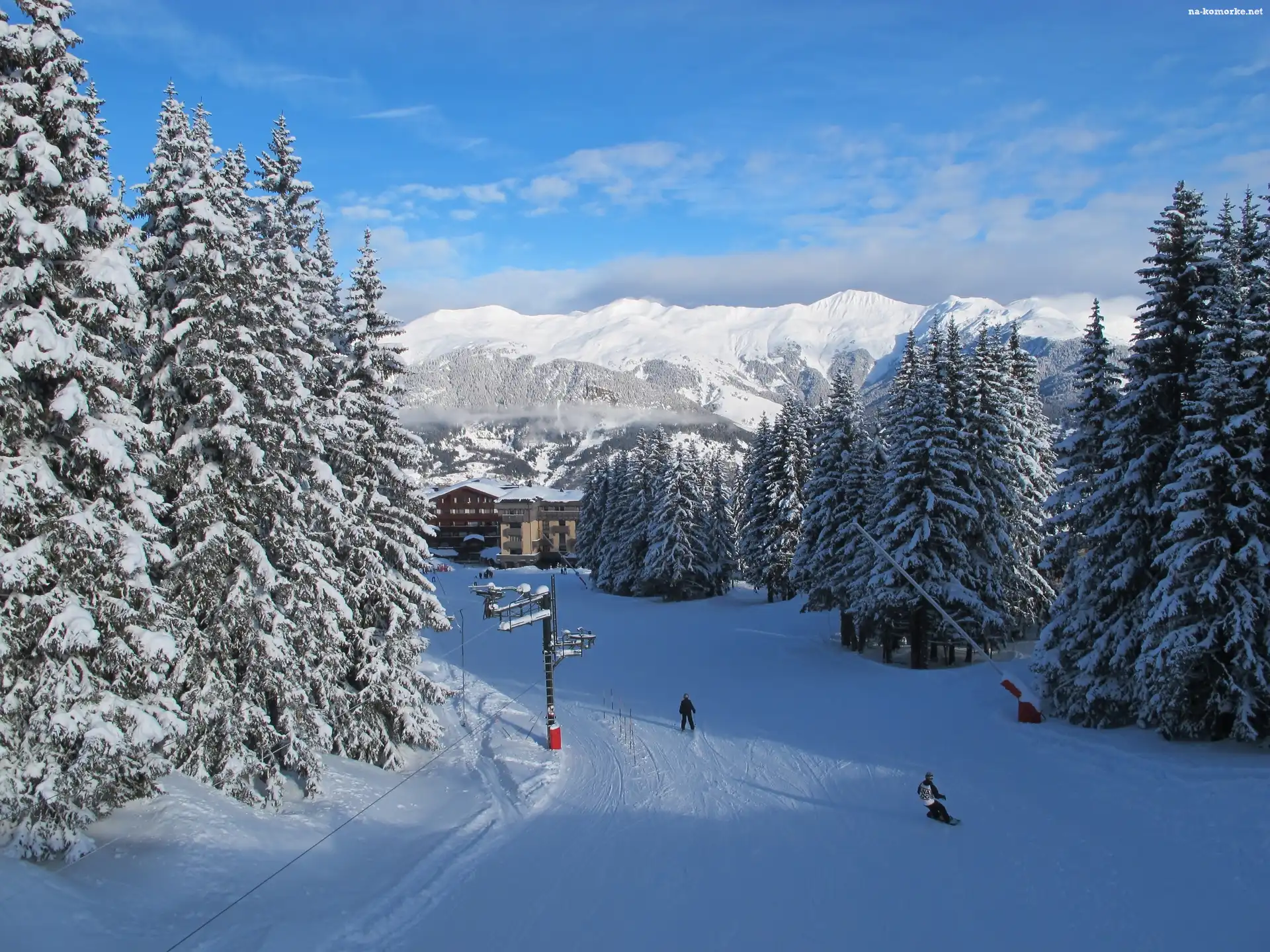 Ośrodek narciarski Courchevel, Ośnieżone, Lasy, Góry, Francja, Zima, Saint-Bon-Tarentaise, Alpy, Sabaudia, Drzewa, Miejscowość