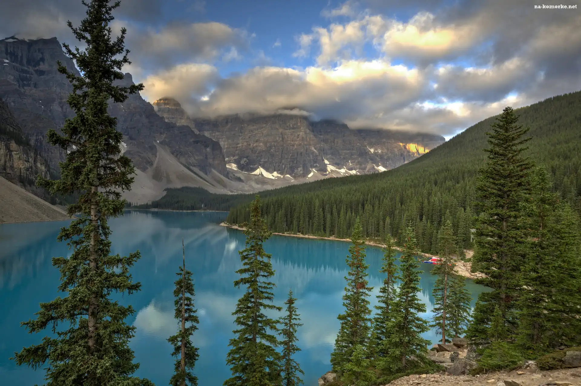 Kanada, Góry, Park Narodowy Banff, Chmury, Alberta, Jezioro Moraine, Las, Drzewa