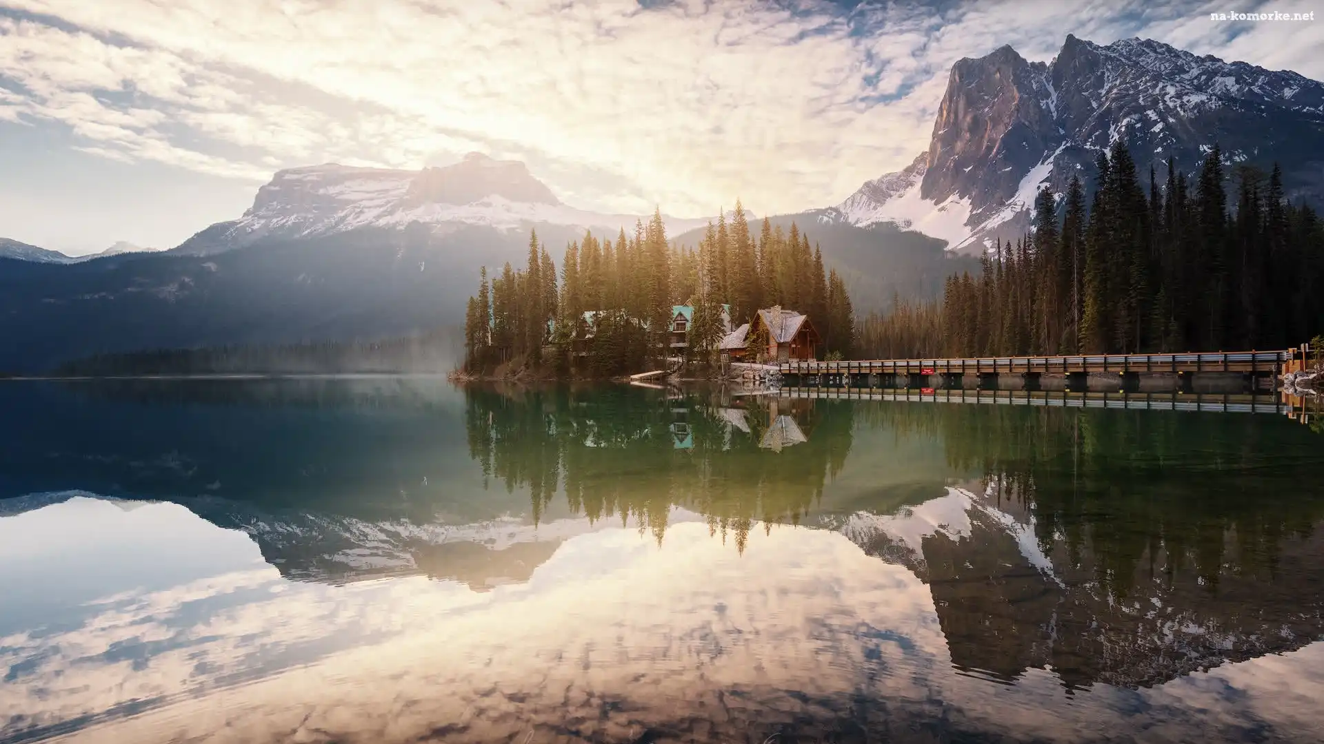 Park Narodowy Yoho, Drzewa, Kanada, Las, Prowincja Kolombia Brytyjska, Chmury, Góry, Jezioro Emerald Lake, Dom, Most