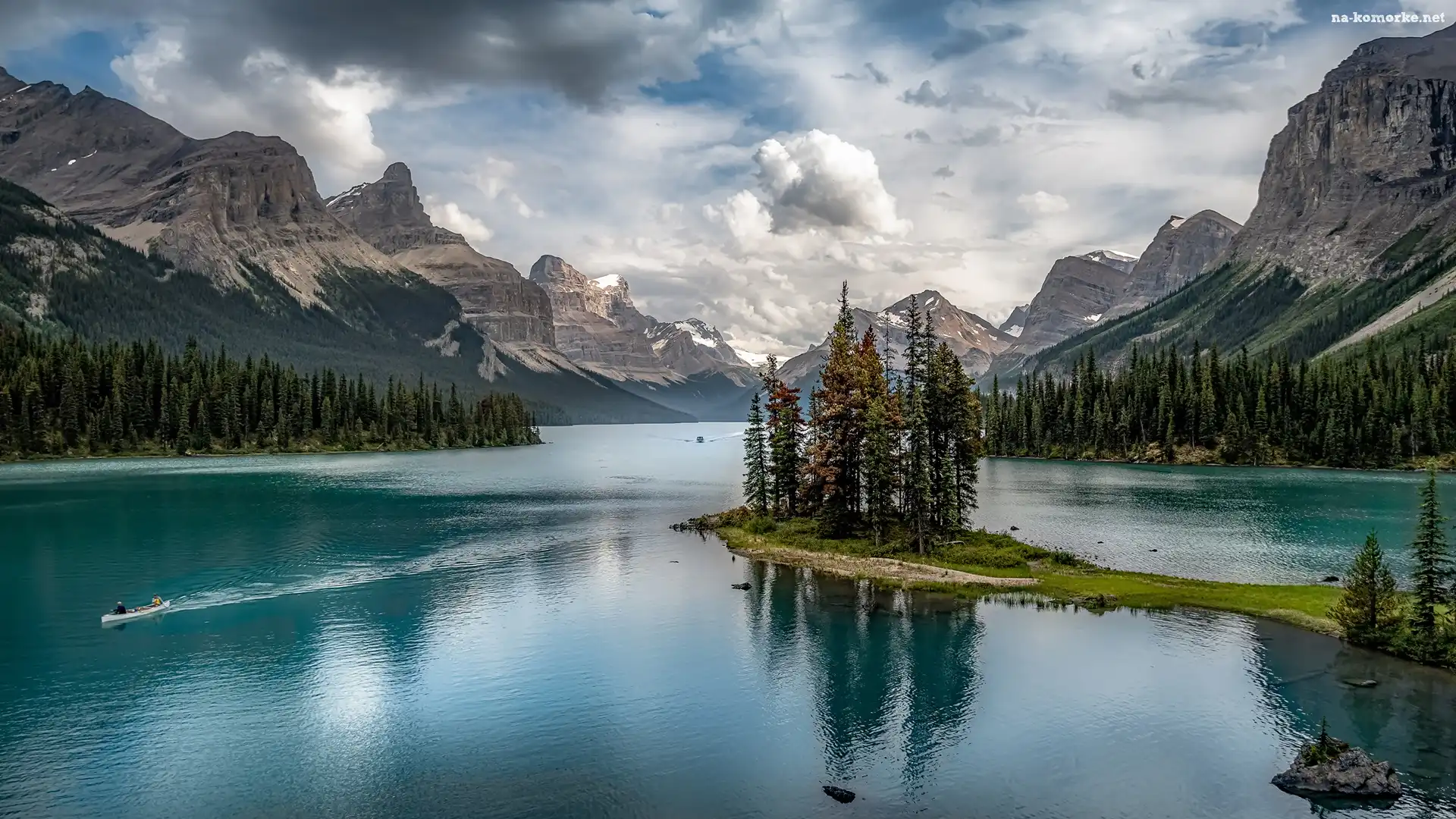 Park Narodowy Jasper, Kanada, Wyspa Ducha, Jezioro, Drzewa, Alberta, Chmury, Maligne Lake, Góry