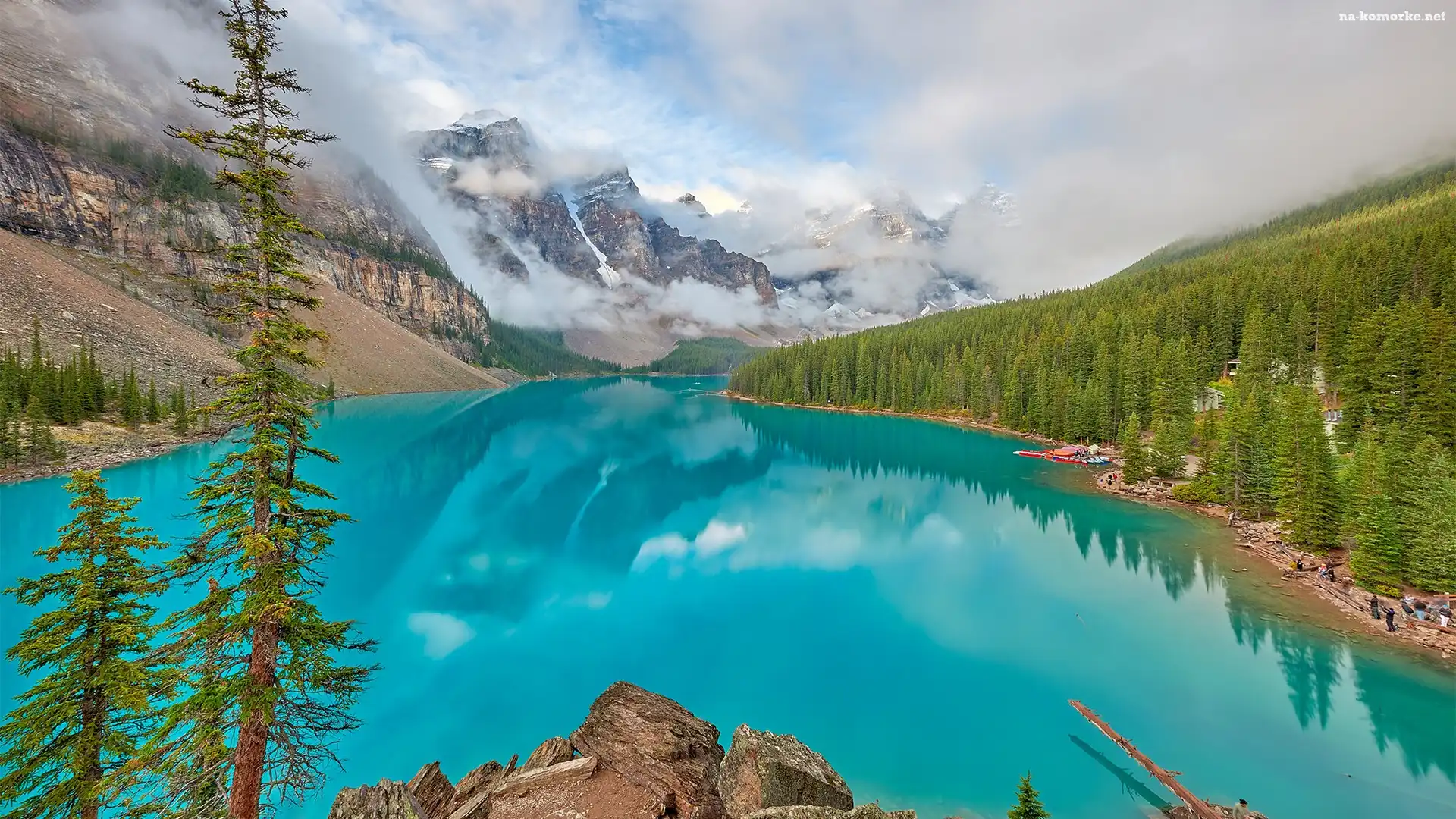 Park Narodowy Banff, Kanada, Moraine Lake, Góry, Chmury, Prowincja Alberta, Mgła, Jezioro, Drzewa